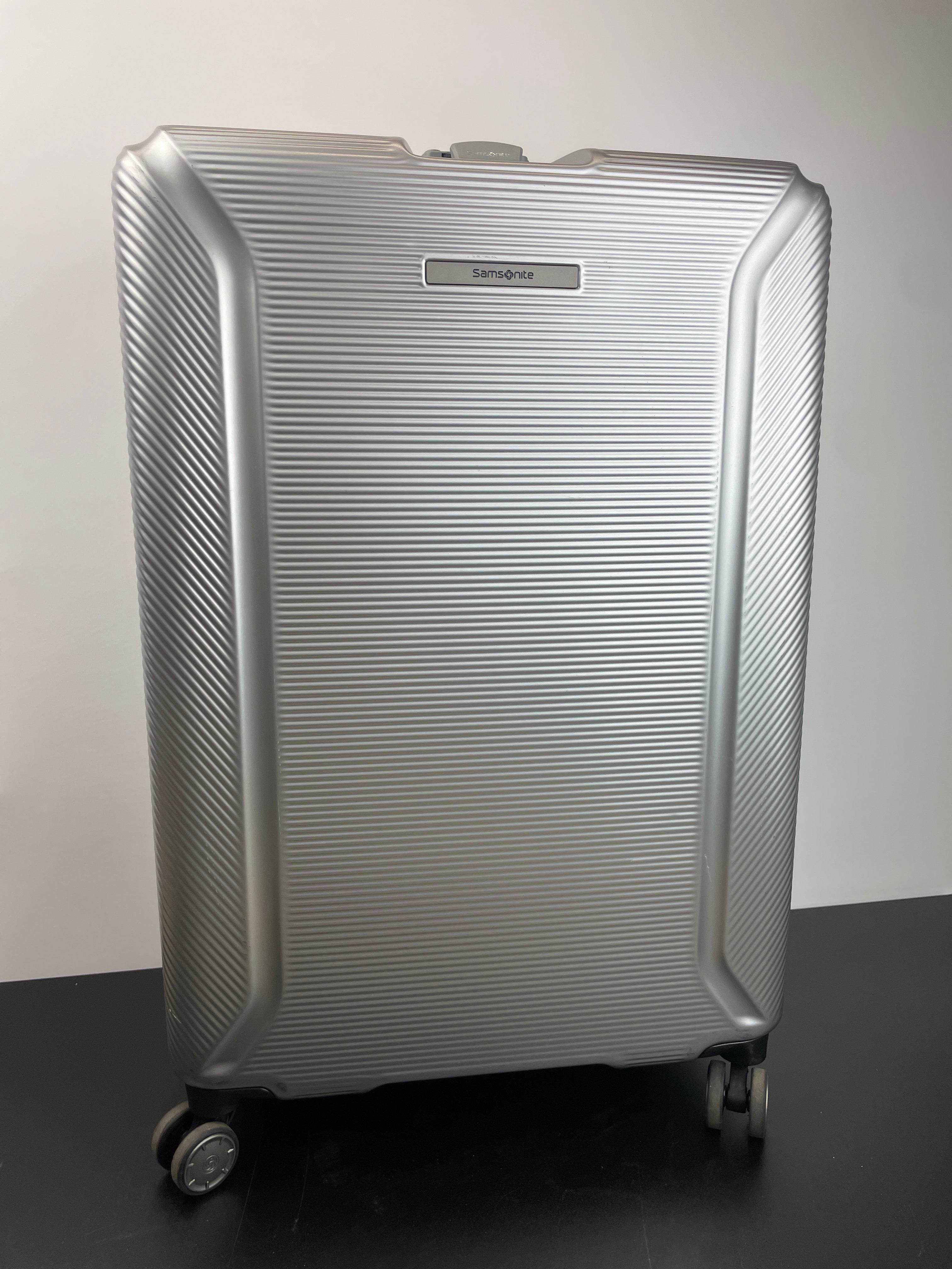 Samsonite Element XLT Luggage 2 Piece Set Silver - Retail $199