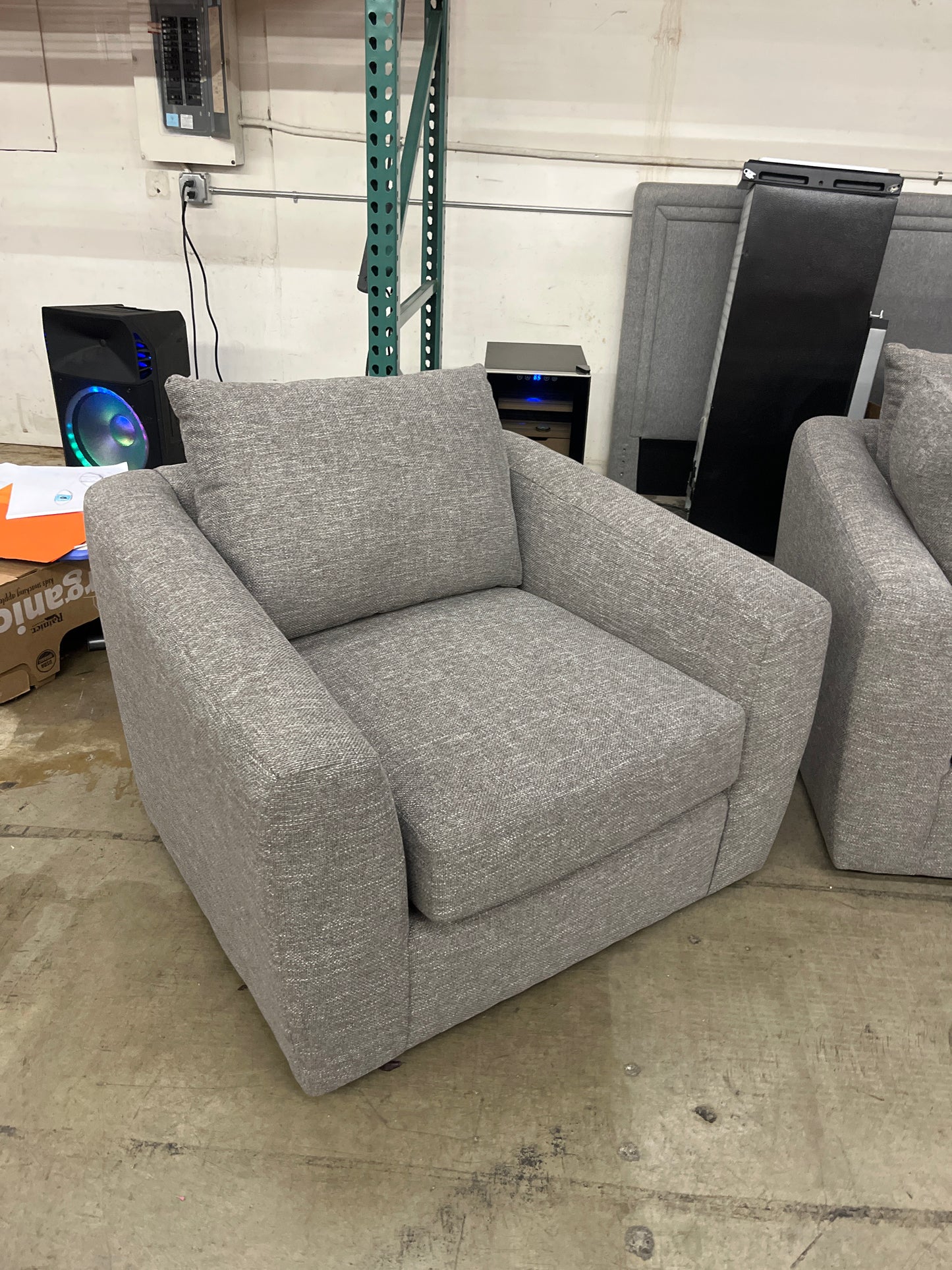 NEW - Flexsteel West 6 Maddox Sofa and Chair