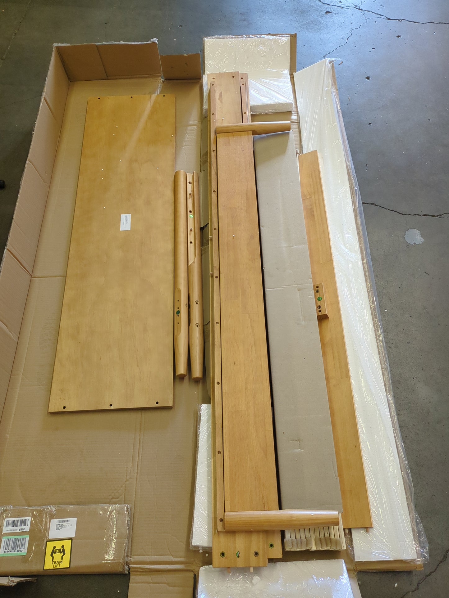 ZINUS Allen Mid Century Wood Platform Bed Frame / Solid Wood Foundation / Wood Slat Support / No Box Spring Needed / Easy Assembly, Queen - Retail $305