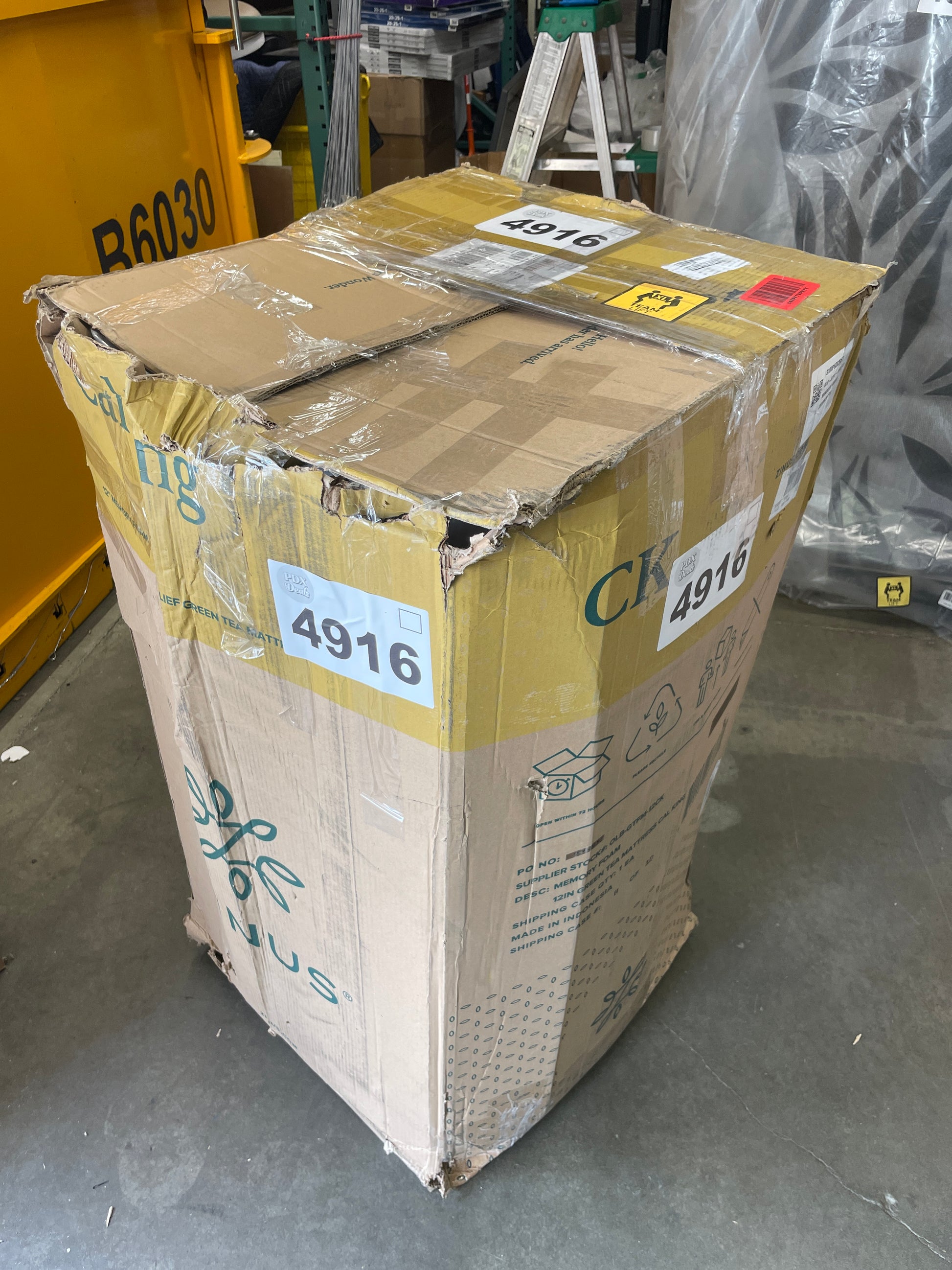 ZINUS 12 Inch Green Tea Memory Foam Mattress, Fiberglass Free, Patented Custom Contour Support, Sturdy Base Foam, CertiPUR-US Certified, Bed-in-a-box, California King, White - (Old Version) - Retail $419