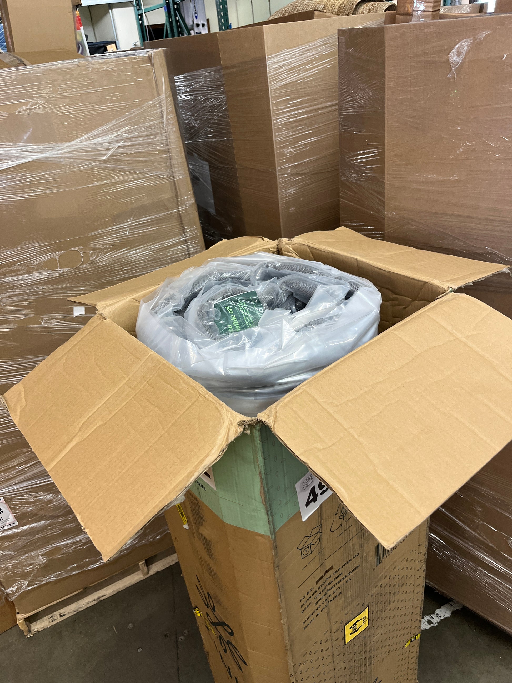 Zinus 12 Inch Support Plus Pocket Spring Hybrid Mattress / Strong Coils for Durable Support / Pocket Innersprings for Motion Isolation / Mattress-in-a-Box, Queen - Retail $325