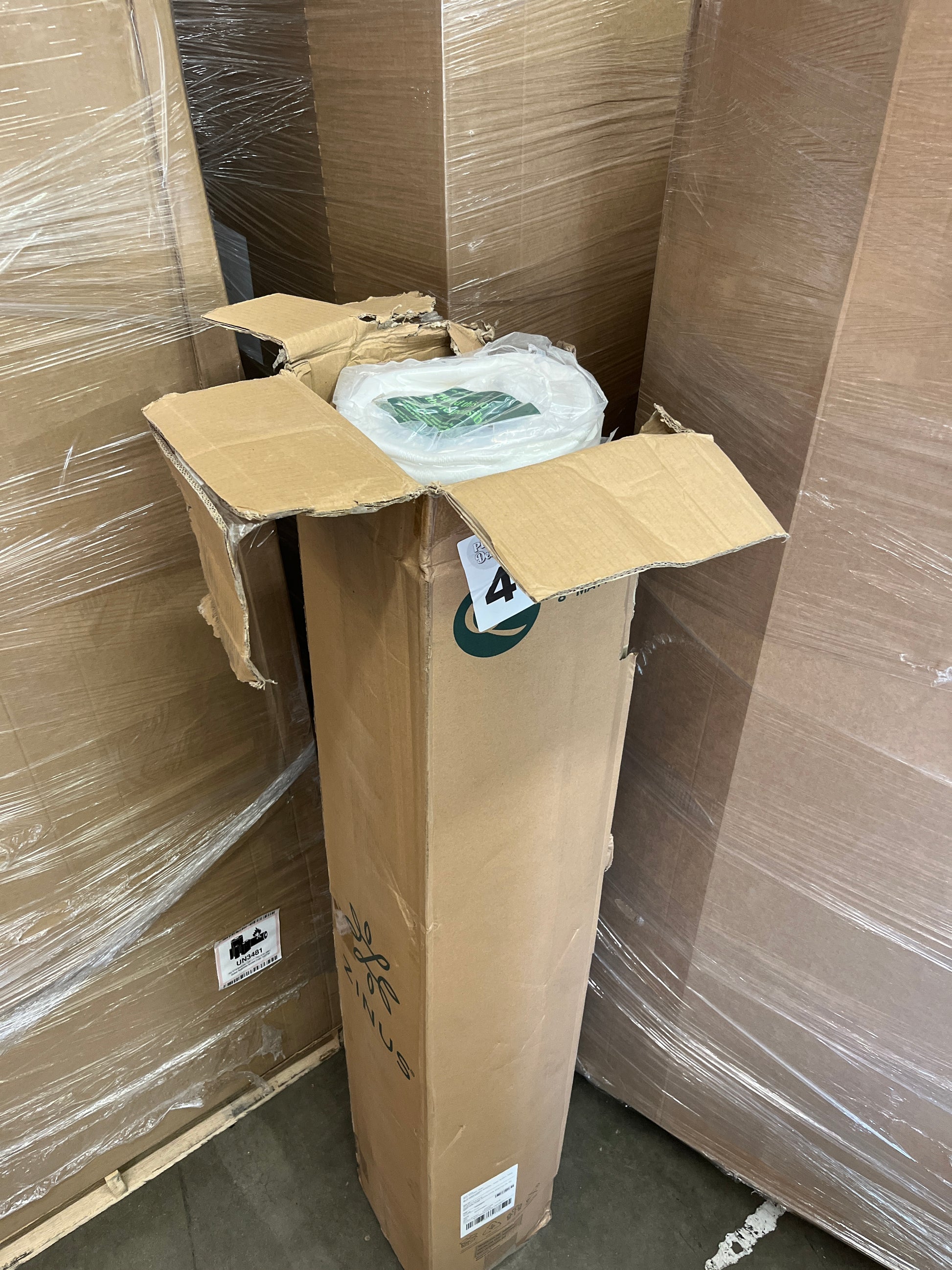 Zinus 8 Inch Foam and Spring Hybrid Mattress [New Version], Fiberglass Free, Medium Firmness, Durable Support, Certified Safe Foams & Fabric, Bed-in-A-Box, Queen - Retail $199