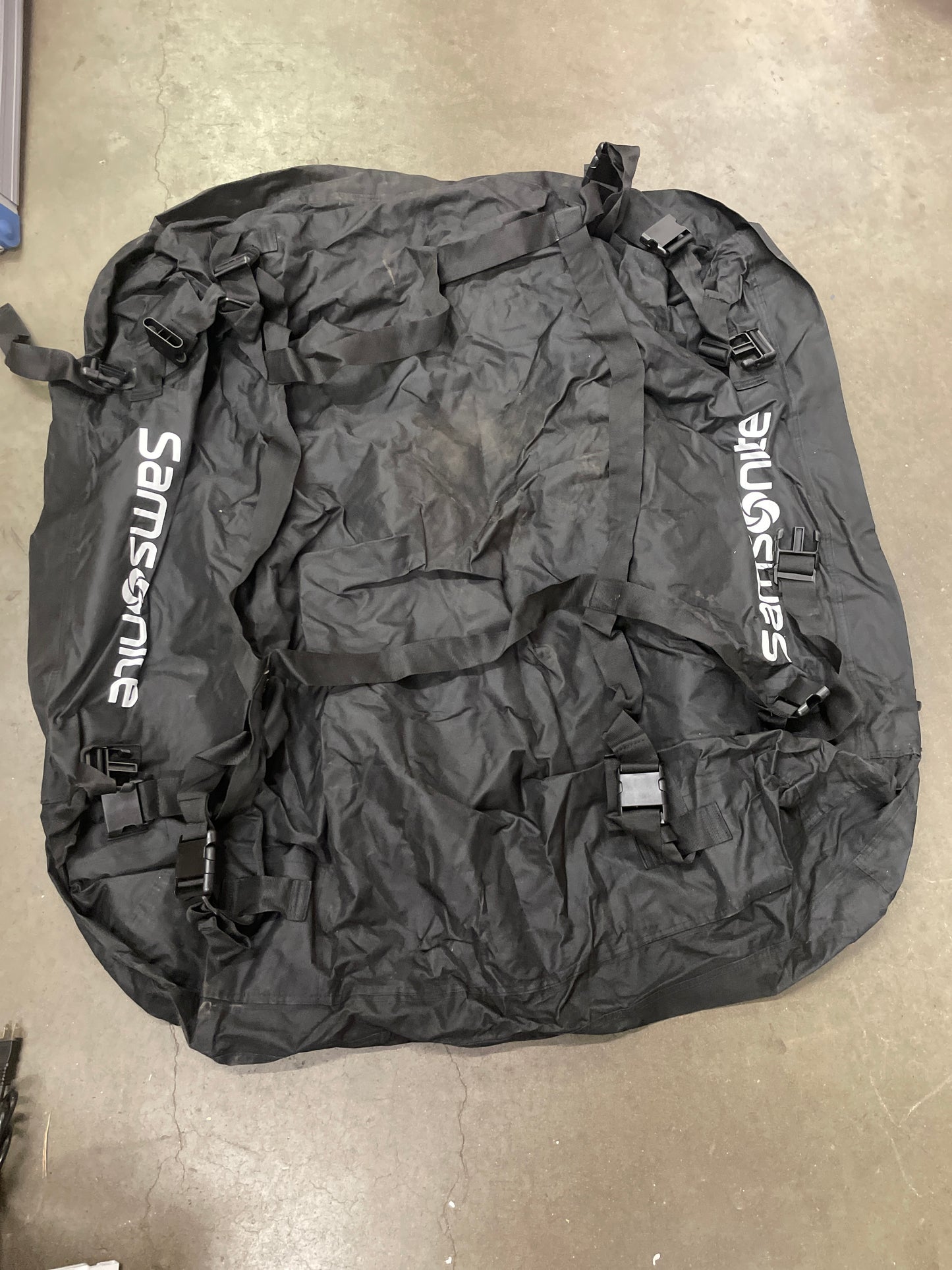 Samsonite Rooftop Caro Carrier, Protects Against Sun, Wind and Rain - Retail $29