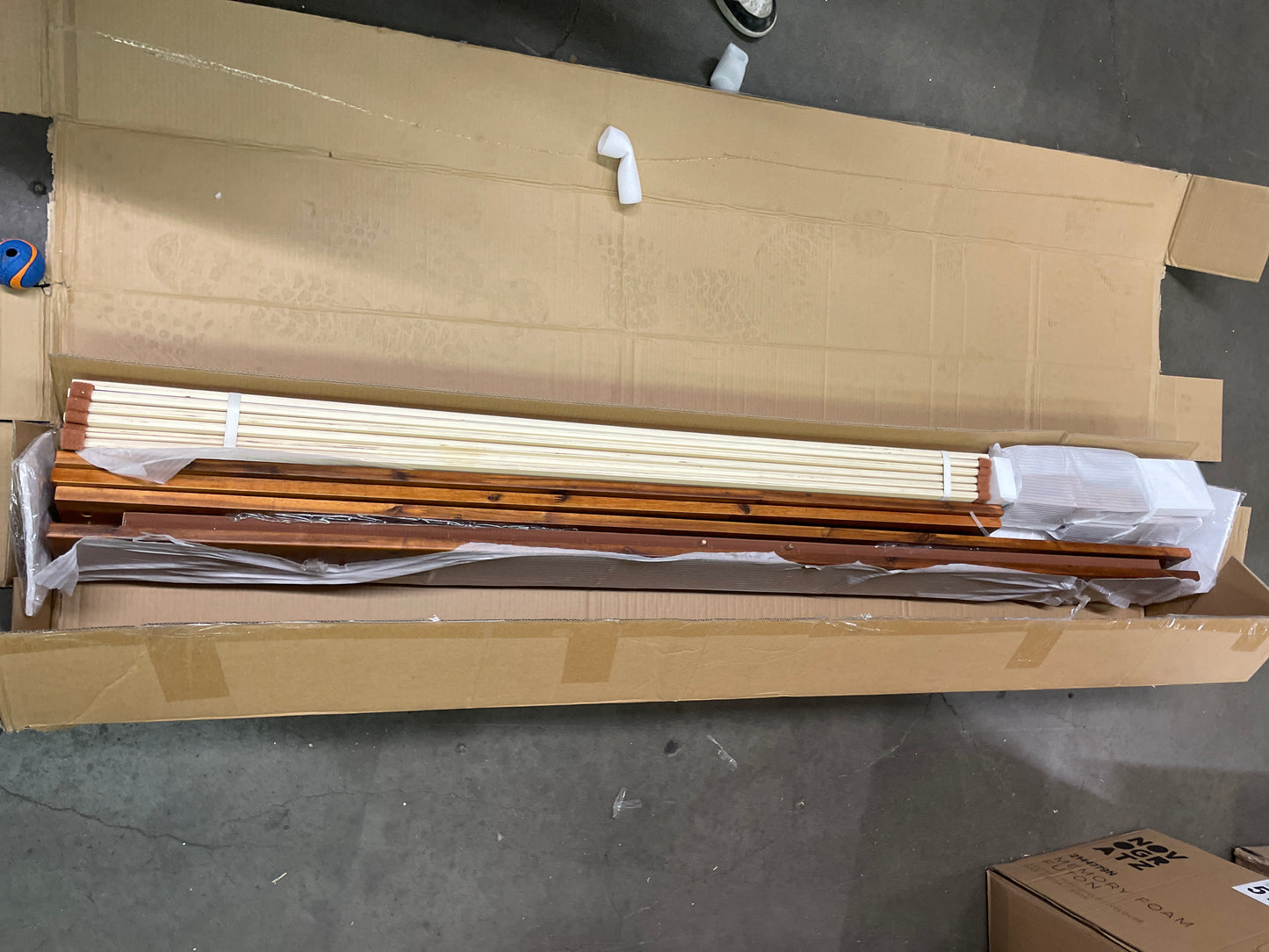 ZINUS Wen Deluxe Wood Platform Bed Frame / Solid Foundation / Wooden Slat Support / No Box Spring Needed / Easy Assembly, Queen - Retail $214