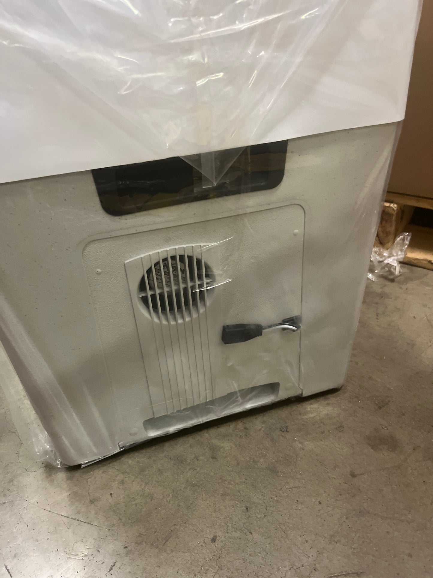 Koolatron Electric Portable Cooler Plug in 12V Car Cooler/Warmer 49 qt (52 L), No Ice Thermo Electric portable Fridge for camping, Travel Road Trips Trucking with 12 Volt DC Power Cord, Gray/White. - Retail $173