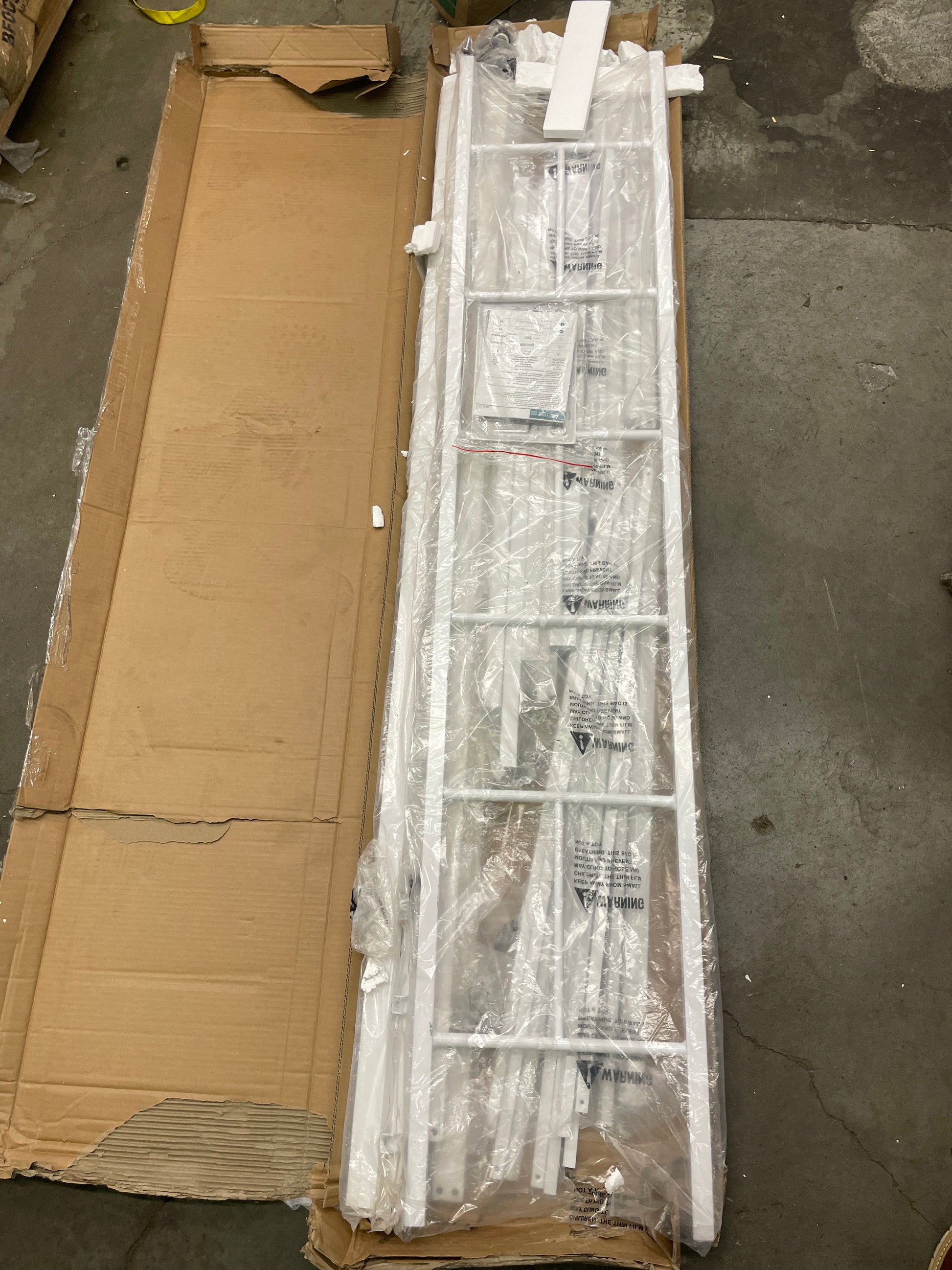 YITAHOME Twin Daybed with Pull Out Trundle/Steel Slat Support/Space Saving Adjustable Height Trundle Bed and Multi-Functional Furniture for Living Room and Guest Room, White - Retail $209