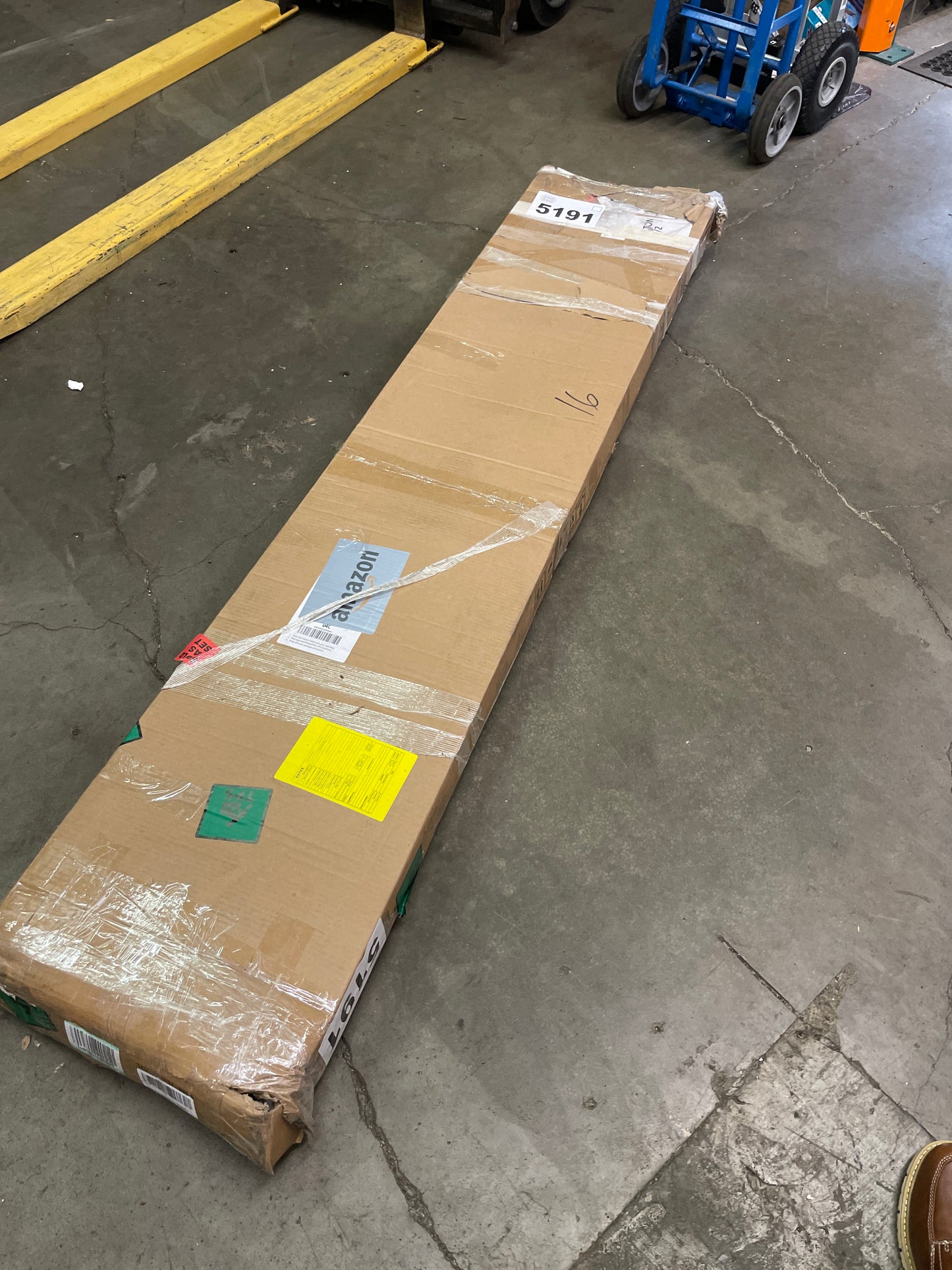 YITAHOME Twin Daybed with Pull Out Trundle/Steel Slat Support/Space Saving Adjustable Height Trundle Bed and Multi-Functional Furniture for Living Room and Guest Room, White - Retail $209