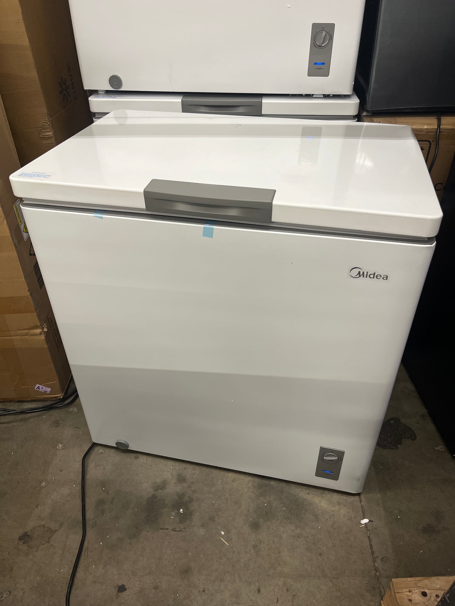 NEW w/ dmg - Midea Convertible Chest Freezer with Interior LED Light, 7.0 cu ft - Retail $269