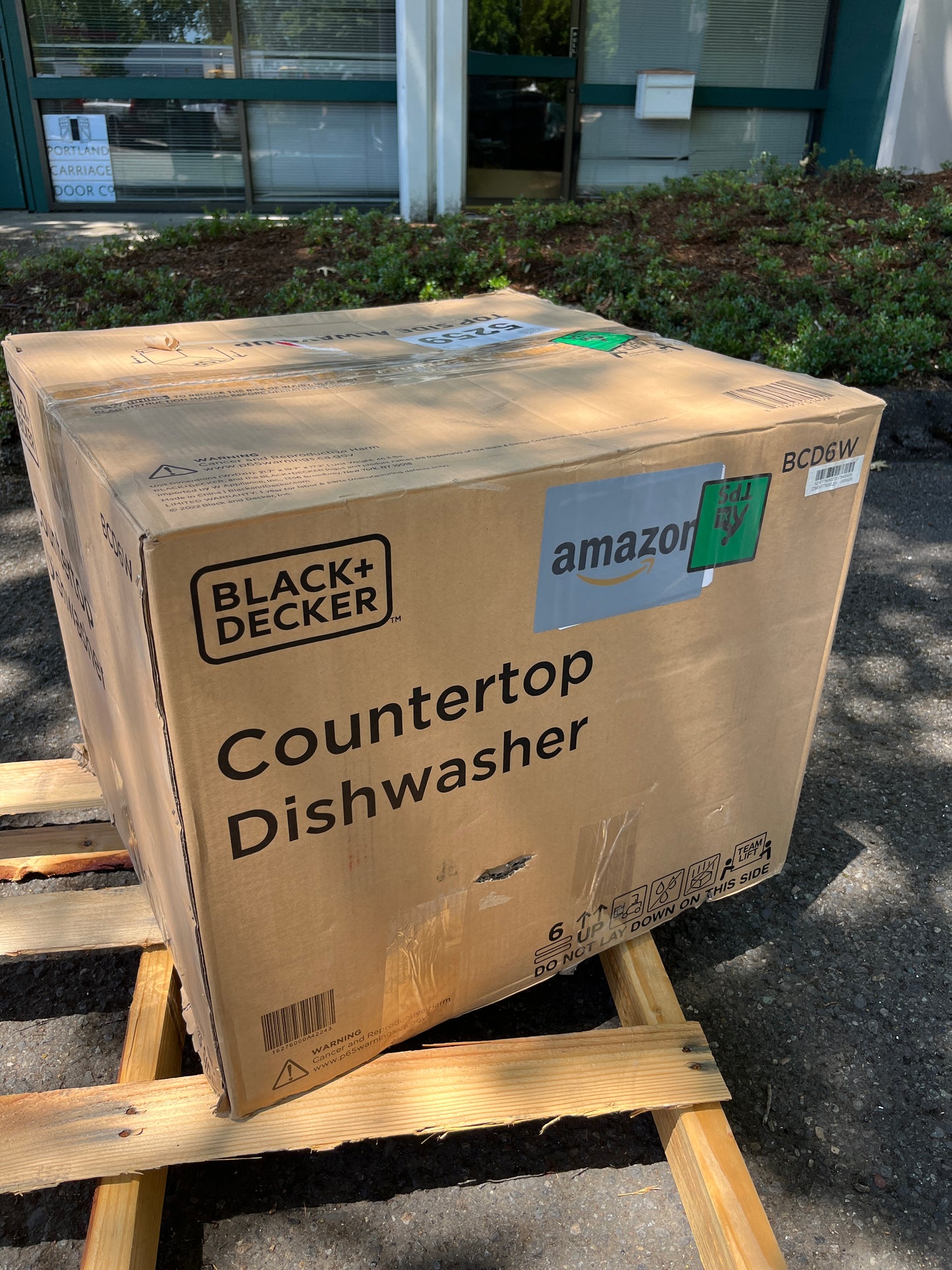 BLACK+DECKER BCD6W Compact Countertop Dishwasher, 6 Place Settings, White - Retail $369