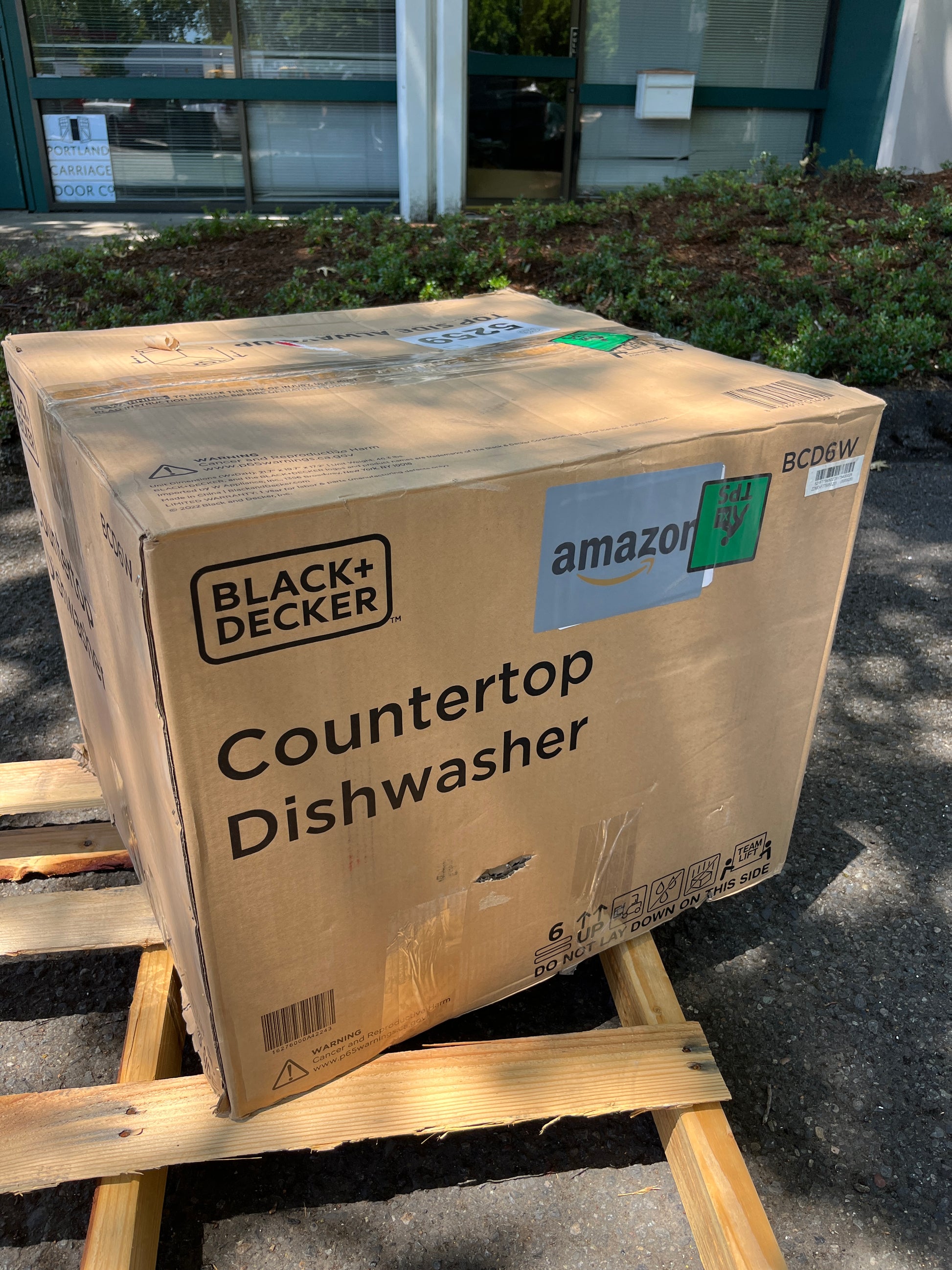 BLACK+DECKER BCD6W Compact Countertop Dishwasher, 6 Place Settings, White - Retail $369