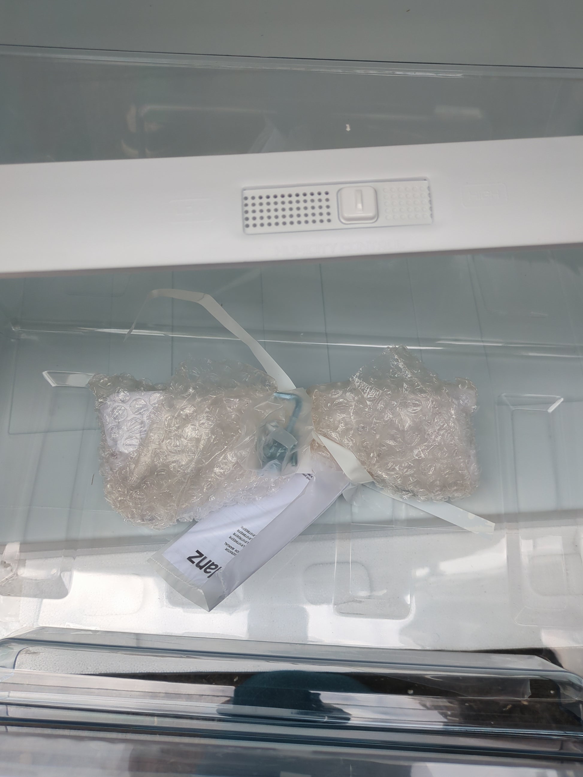 NEW - Galanz GLR10TWEEFR Retro Refrigerator with Top Freezer Frost Free, Dual Door Fridge, Adjustable Electrical Thermostat Control, 10 cu ft, White - Retail $796