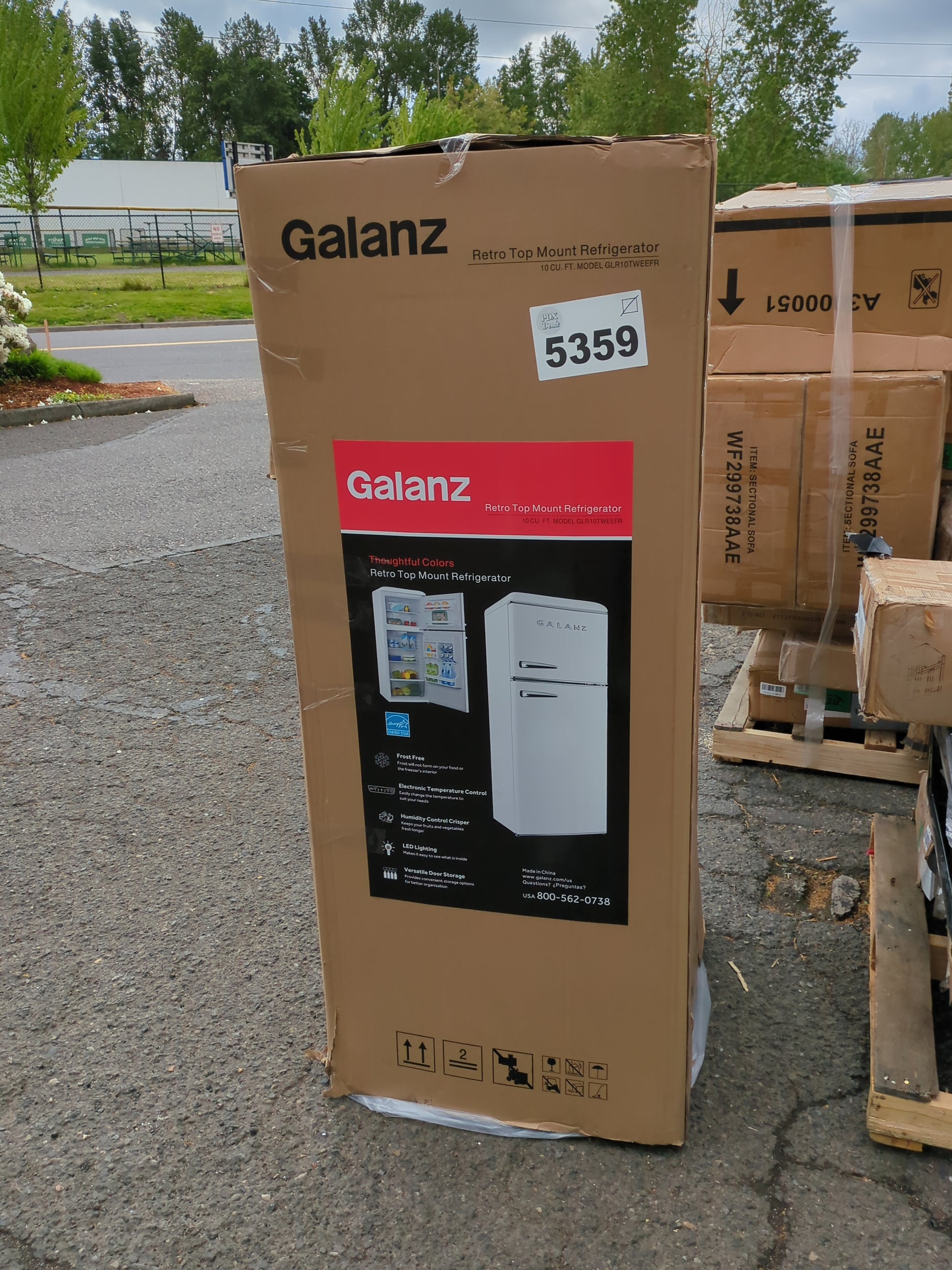 NEW - Galanz GLR10TWEEFR Retro Refrigerator with Top Freezer Frost Free, Dual Door Fridge, Adjustable Electrical Thermostat Control, 10 cu ft, White - Retail $796