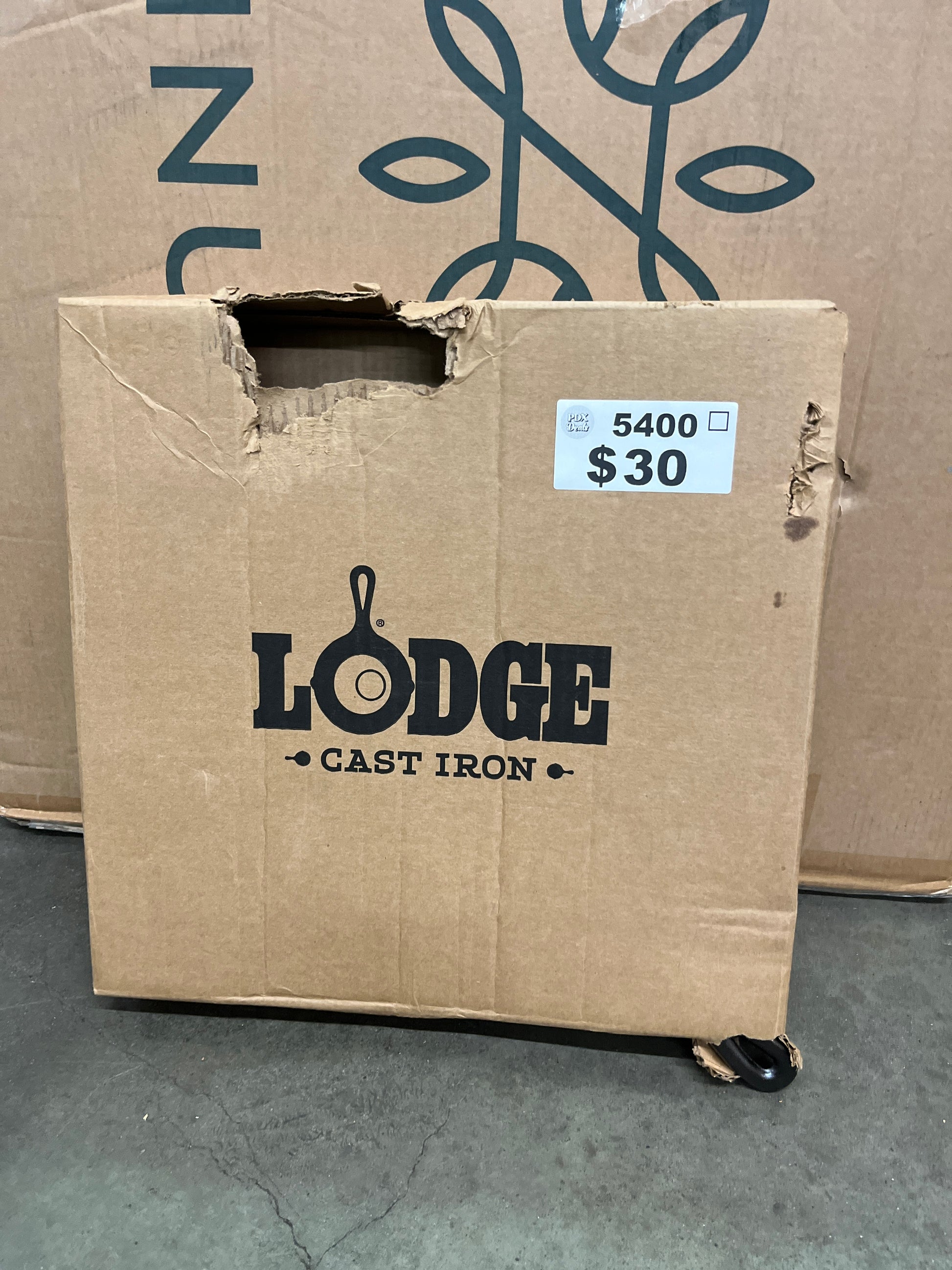 Lodge 15 Inch Cast Iron Pre-Seasoned Skillet â€“ Signature Teardrop Handle - Use in the Oven, on the Stove, on the Grill, or Over a Campfire, Black - Retail $49