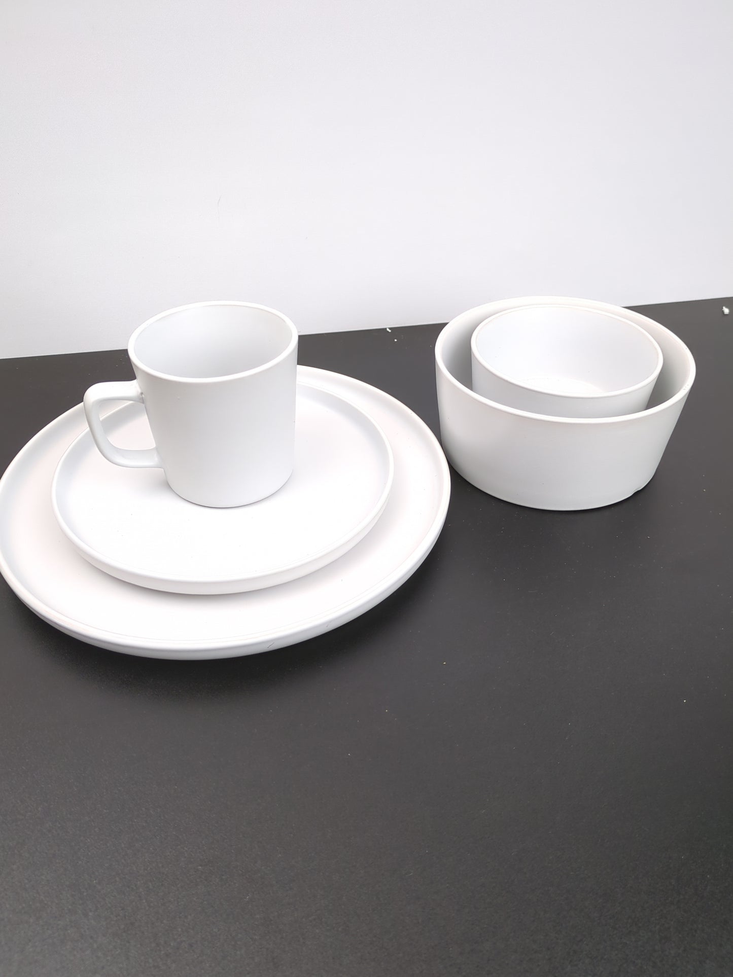 NEW - Elama Luxmatte Dinnerware Set, 20 Piece, White - Retail $49