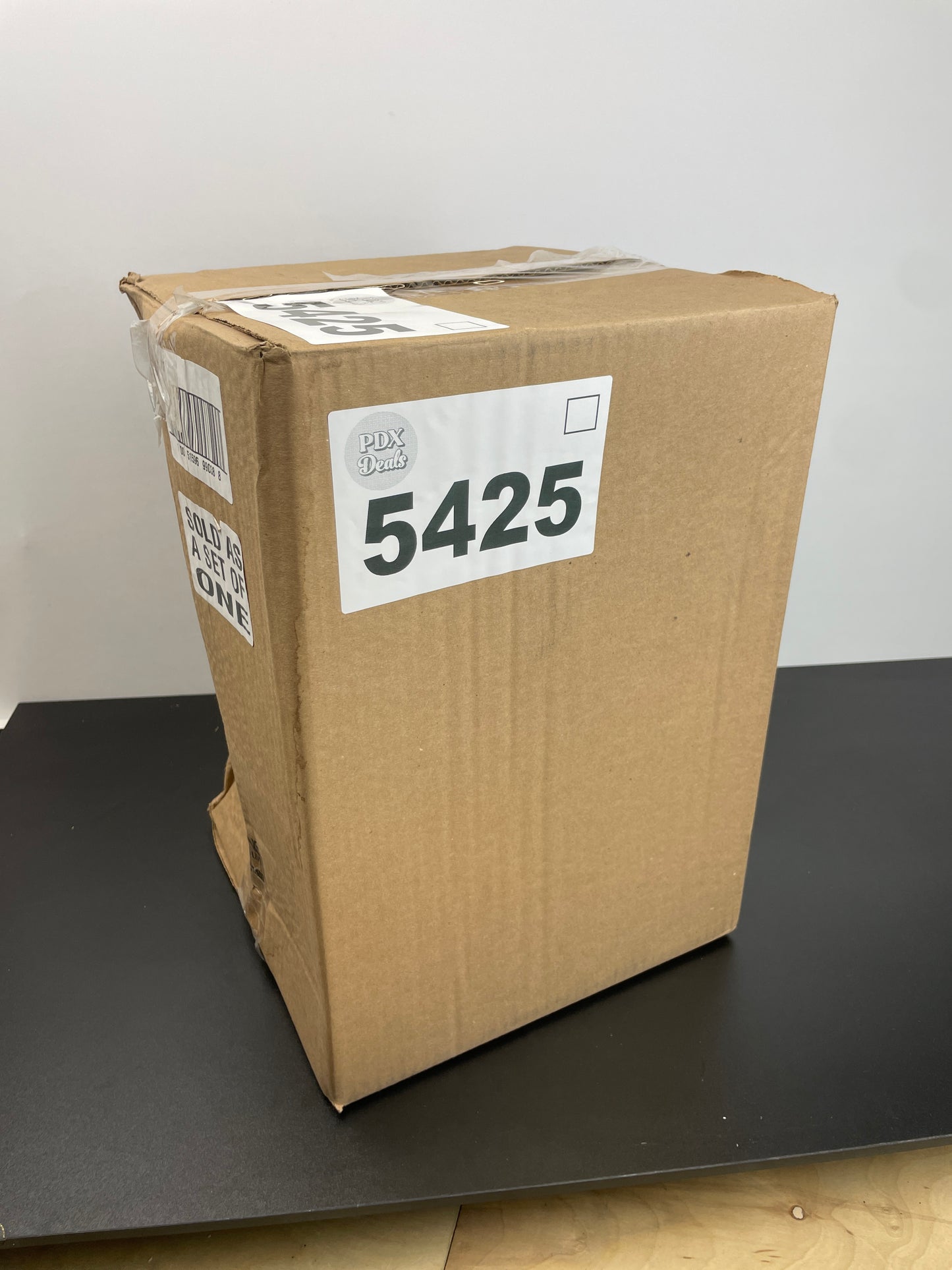 United Solutions 5 Gallon Measure Right Bucket with Graduated Marking in Gallon and Liters, 2 Pack - Retail $19