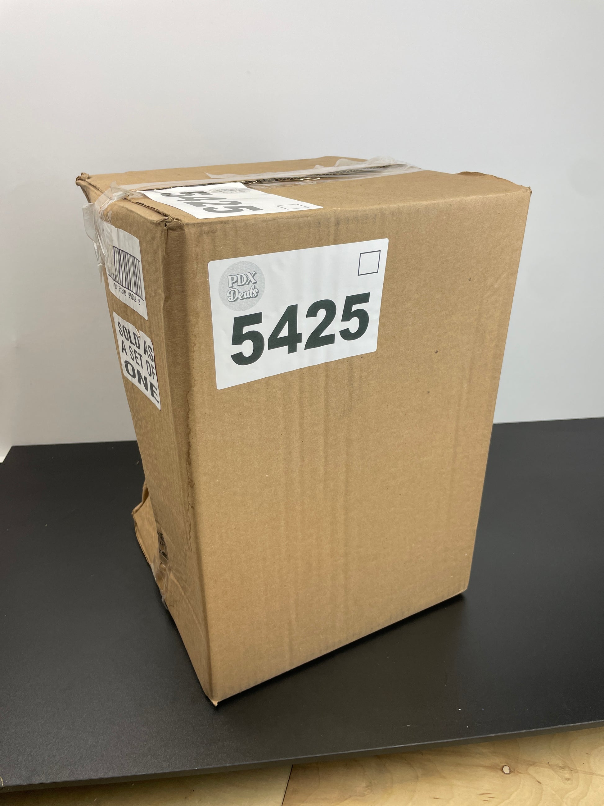 United Solutions 5 Gallon Measure Right Bucket with Graduated Marking in Gallon and Liters, 2 Pack - Retail $19