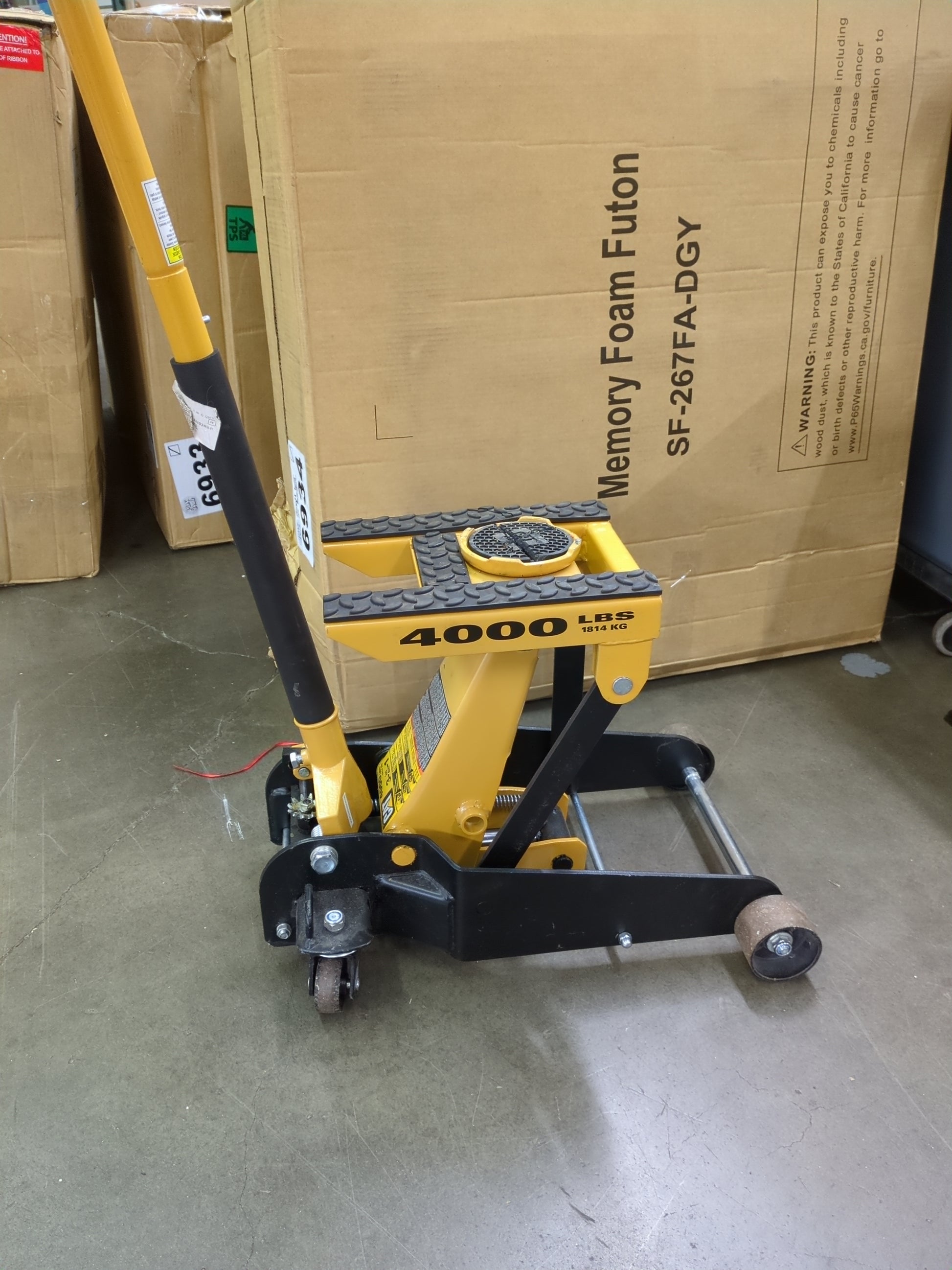 CAT 2-TON 3-IN-1 GARAGE - Retail $239