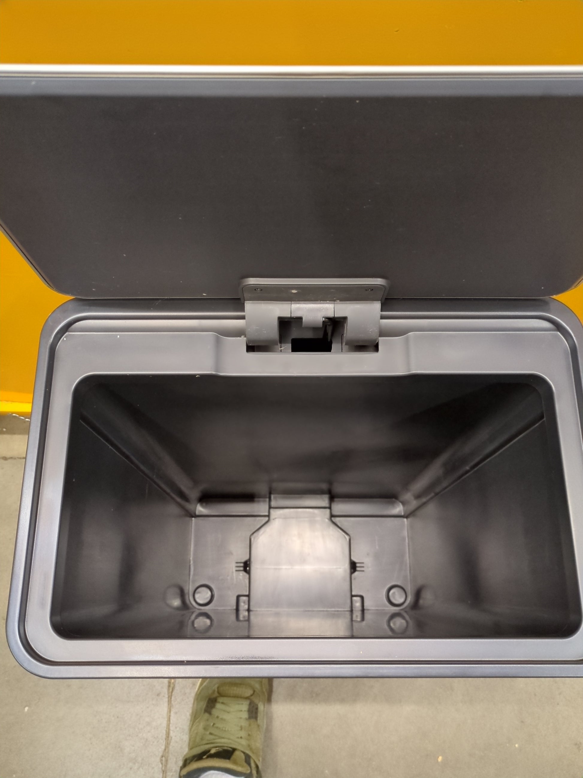 KOHLER 45L COMPOSITE - Retail $59