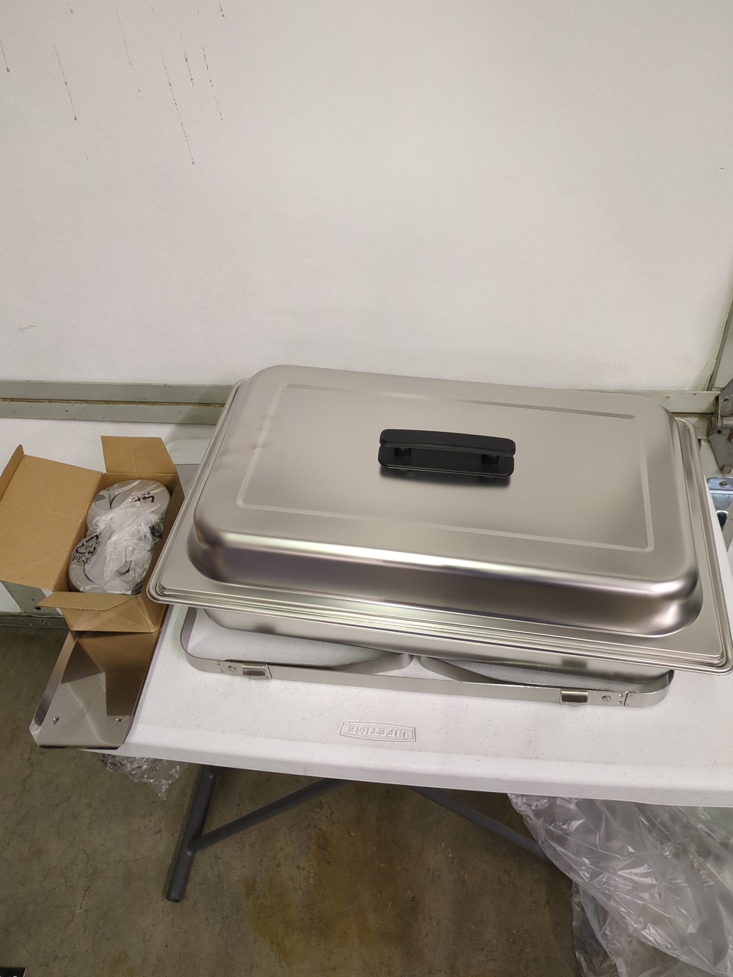 WINCO 8QT FOLDING CHAFER - Retail $24