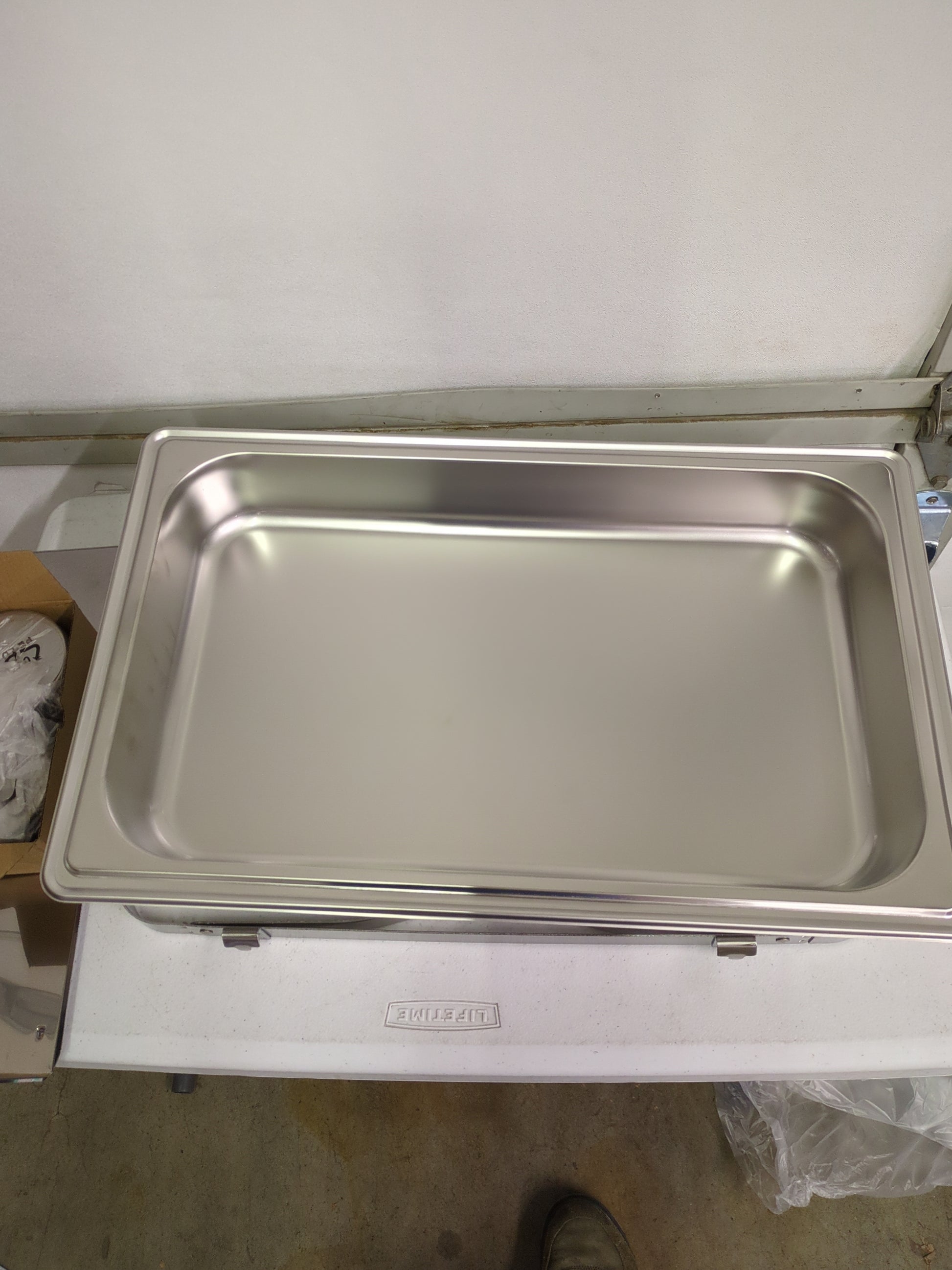 WINCO 8QT FOLDING CHAFER - Retail $24