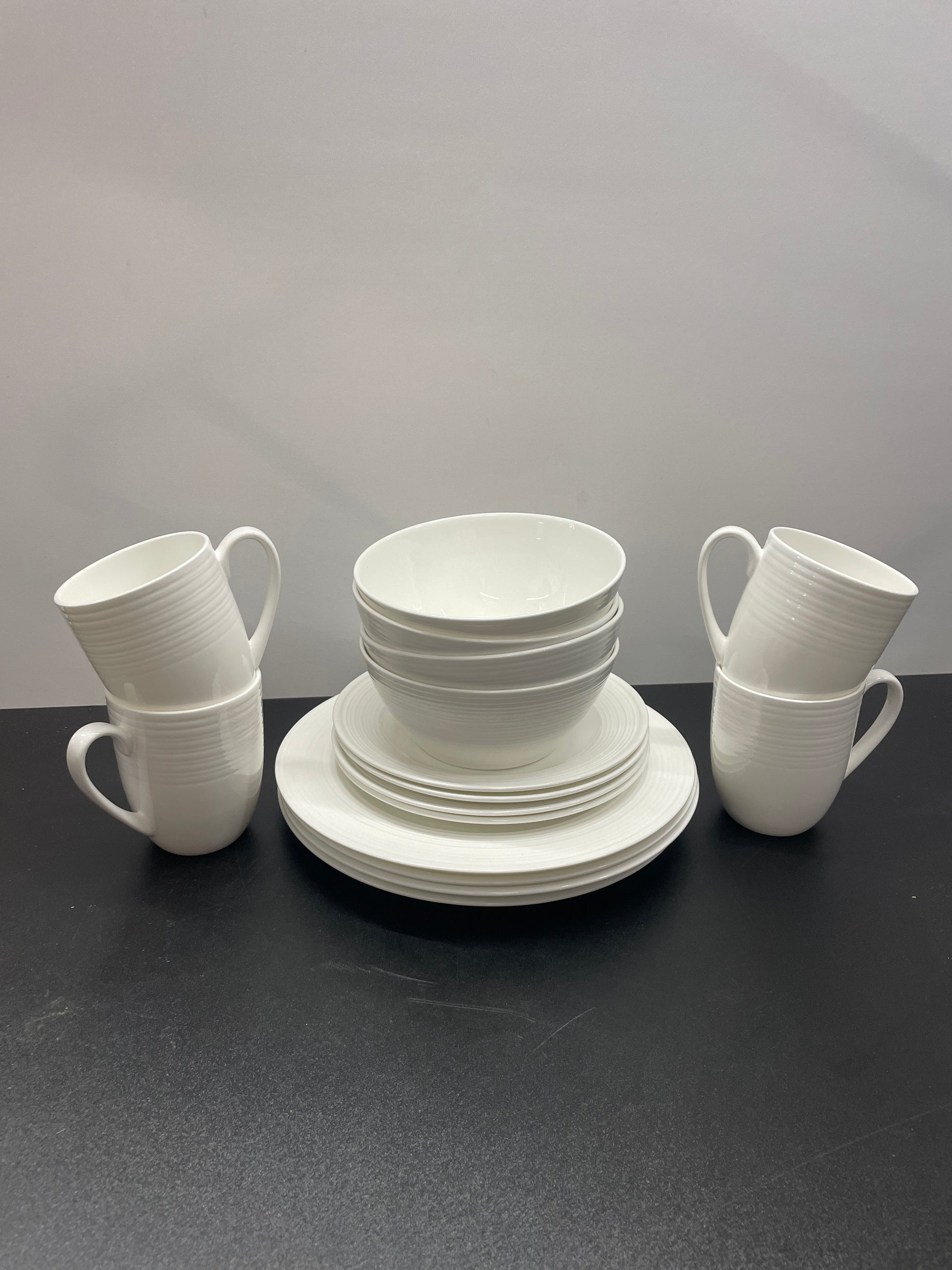 LENOX 16PC DINNERWARE - Retail $49