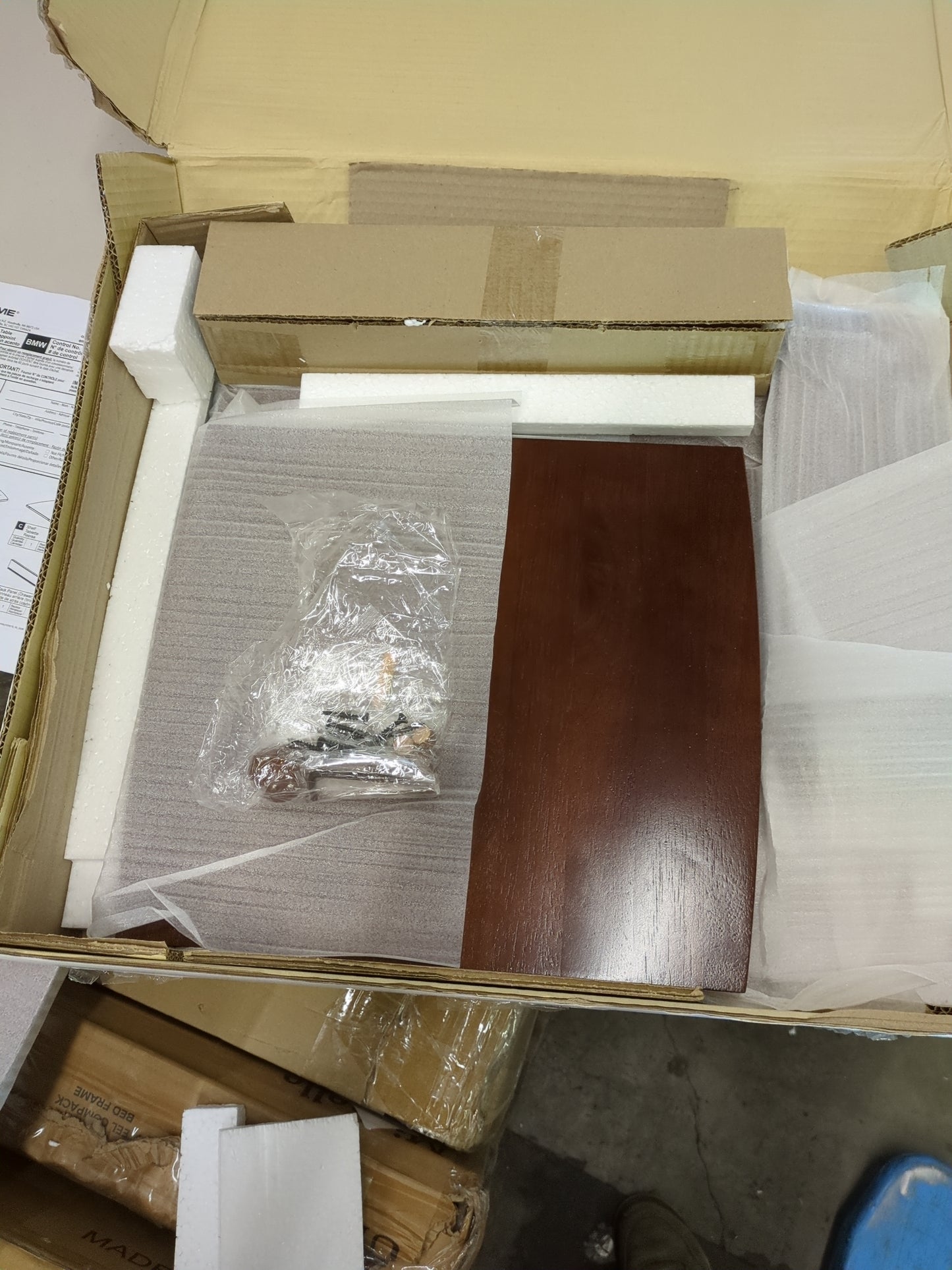 Winsome 22 x 18 x 18-Inch Wood Curved End Table/Night Stand With One Drawer, Brown (94918) - Retail $44