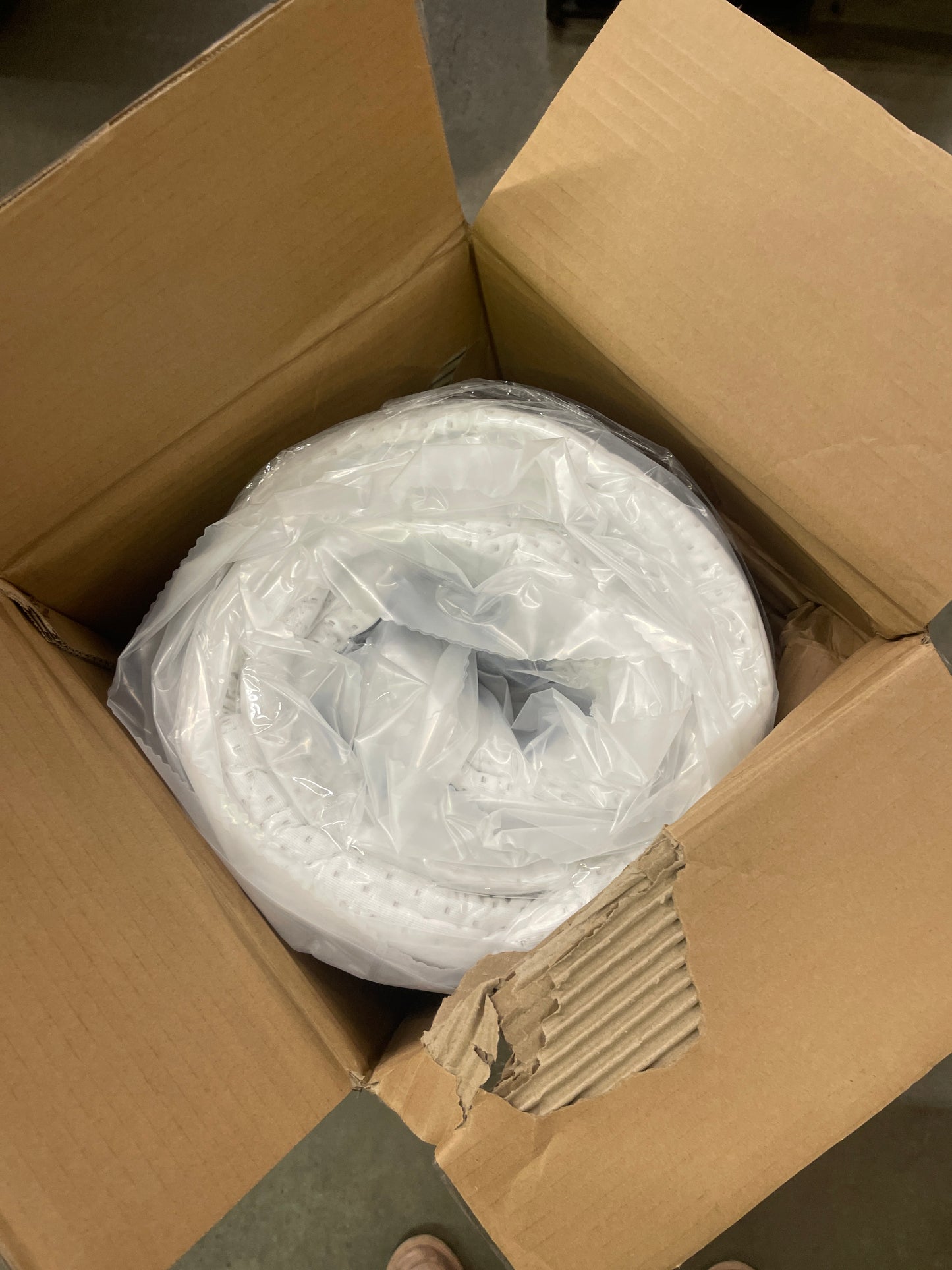 Vesgantti Twin Mattress, 10 Inch Hybrid Twin Size Mattress in a Box, Single Bed Mattress with Memory Foam and Pocket Spring, Ergonomic Design & Pressure Relief, Medium Firm Feel, 39"*75"*10" - Retail $219