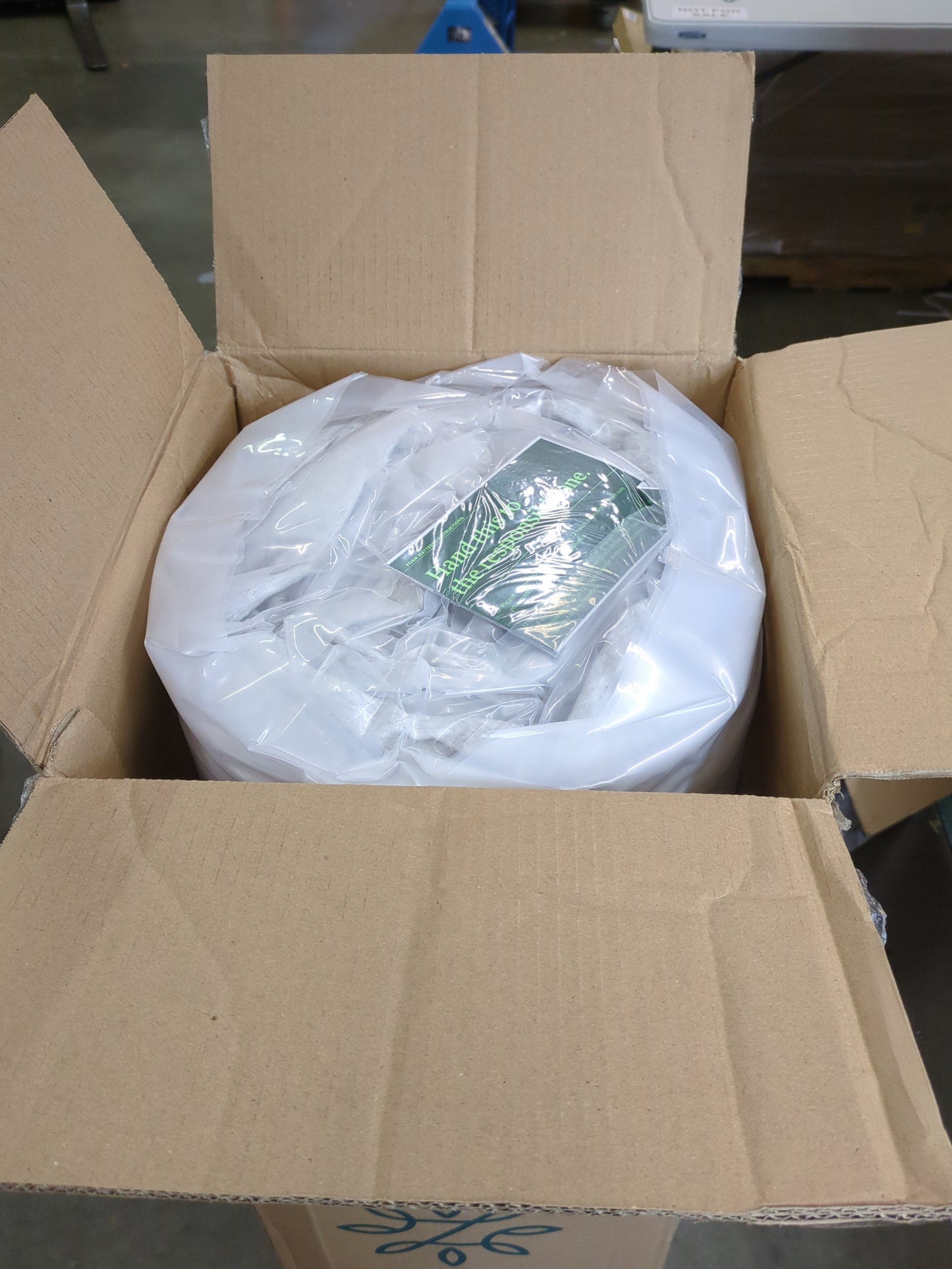 ZINUS 8 Inch Ultima Memory Foam Mattress, Fiberglass Free, Pressure Relieving, CertiPUR-US Certified, Bed-in-a-Box, Twin , White - Retail $129