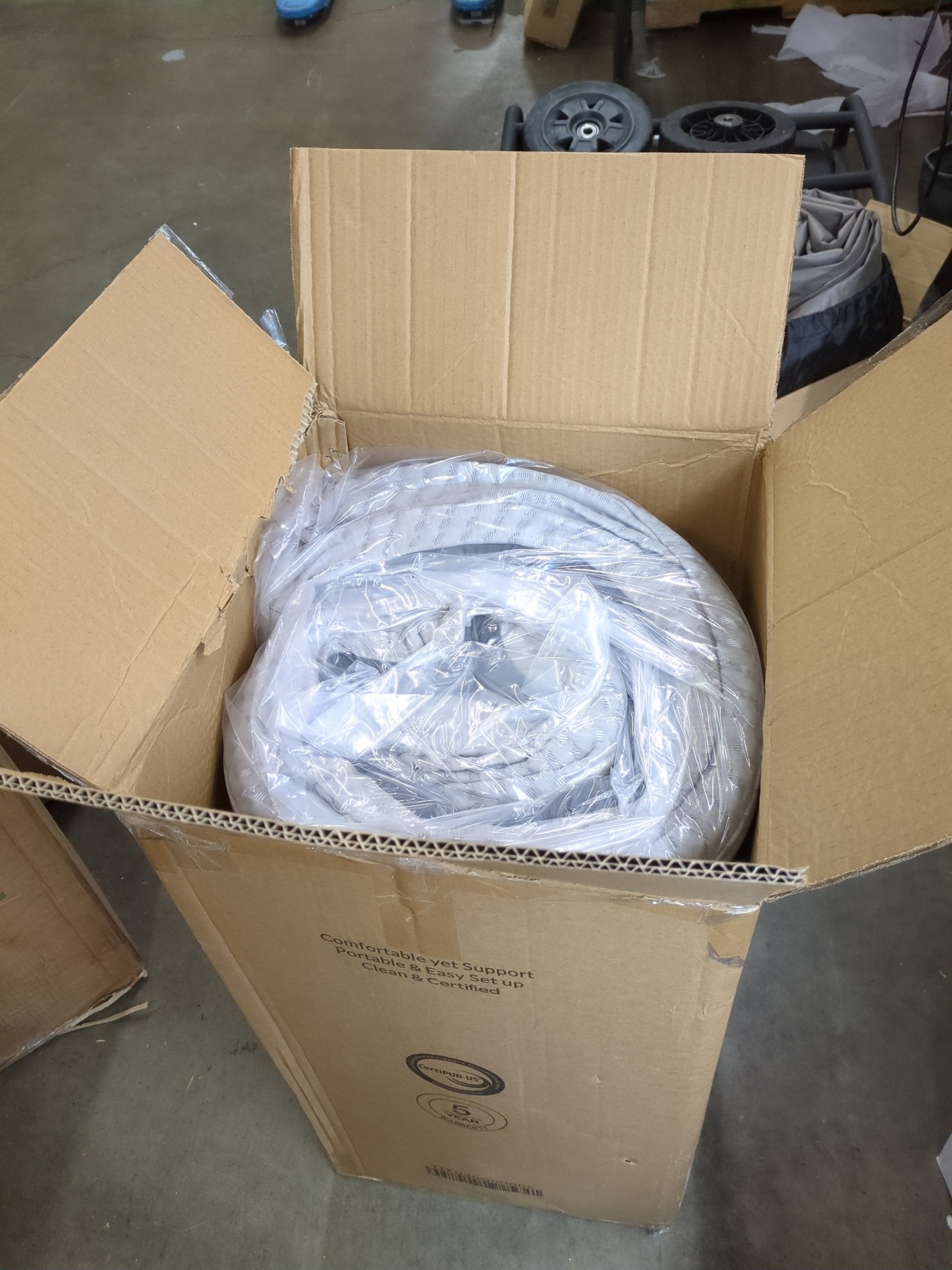 Tri-Fold Memory Foam Mattress, 4 inch Queen Folding Mattress with Collapsible and Washable Cover, Travel and Guest Mat, 80"Ã—60"Ã—4", Grey - Retail $117