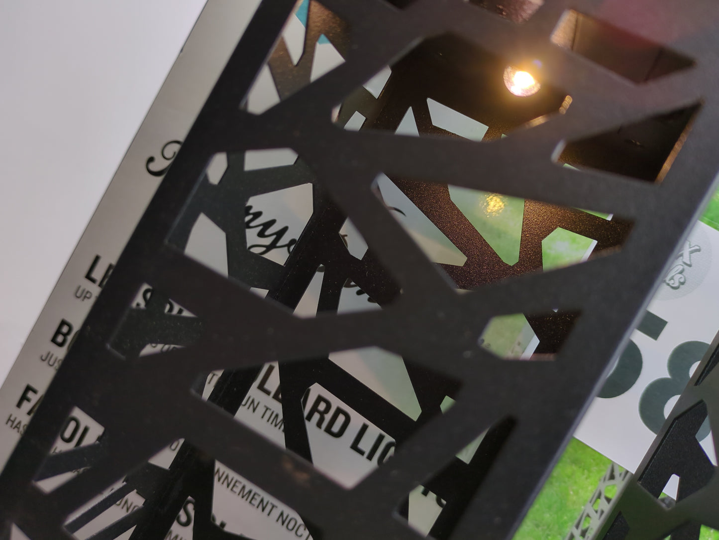 TOMMY BAHAMA SQUARE - Retail $39