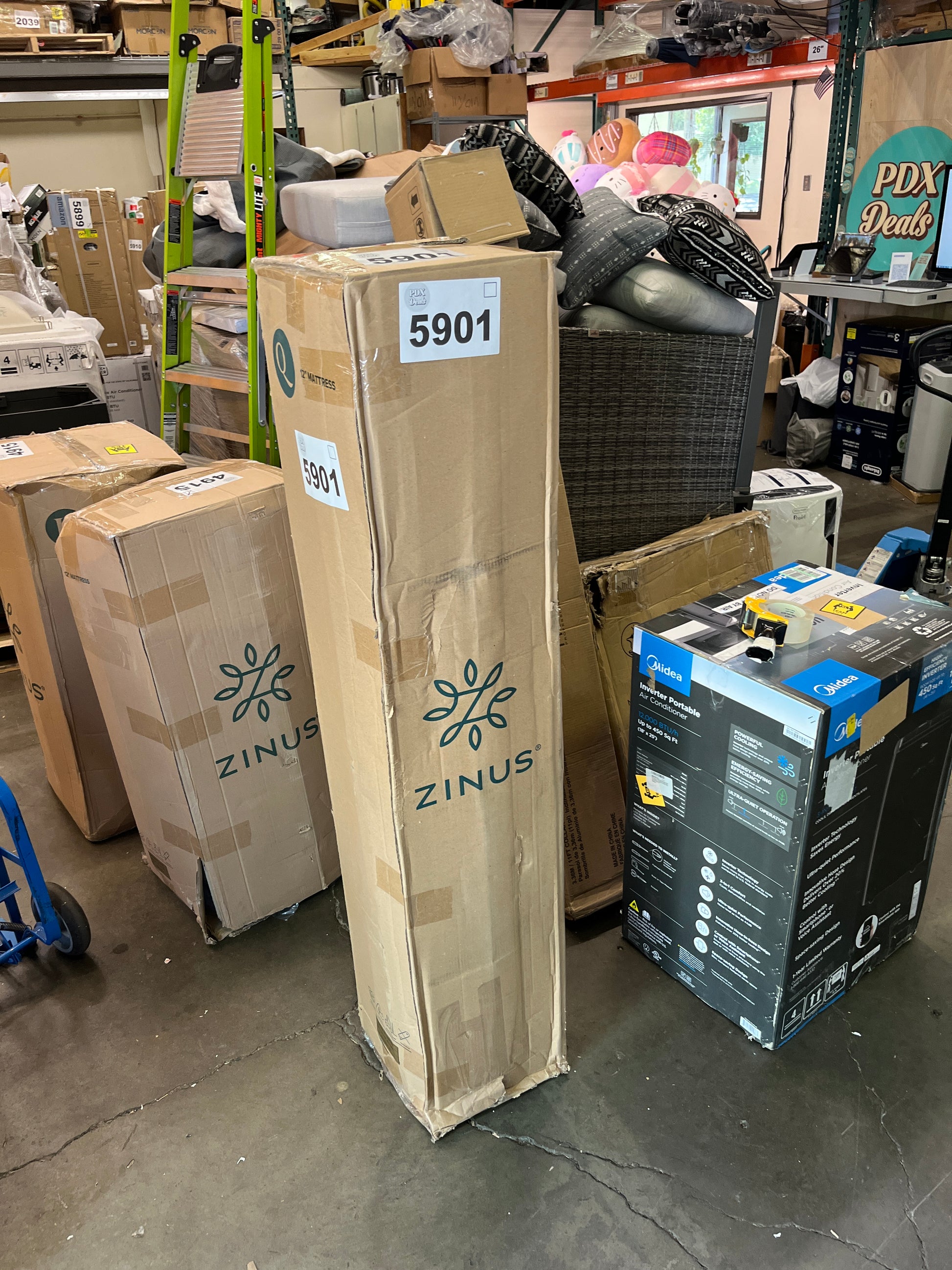 Zinus 12 Inch Foam and Spring Hybrid Mattress [New Version], Queen, Fiberglass Free, Medium Firmness, Durable Support, Certified Safe Foams & Fabric, Mattress in A Box - Retail $299