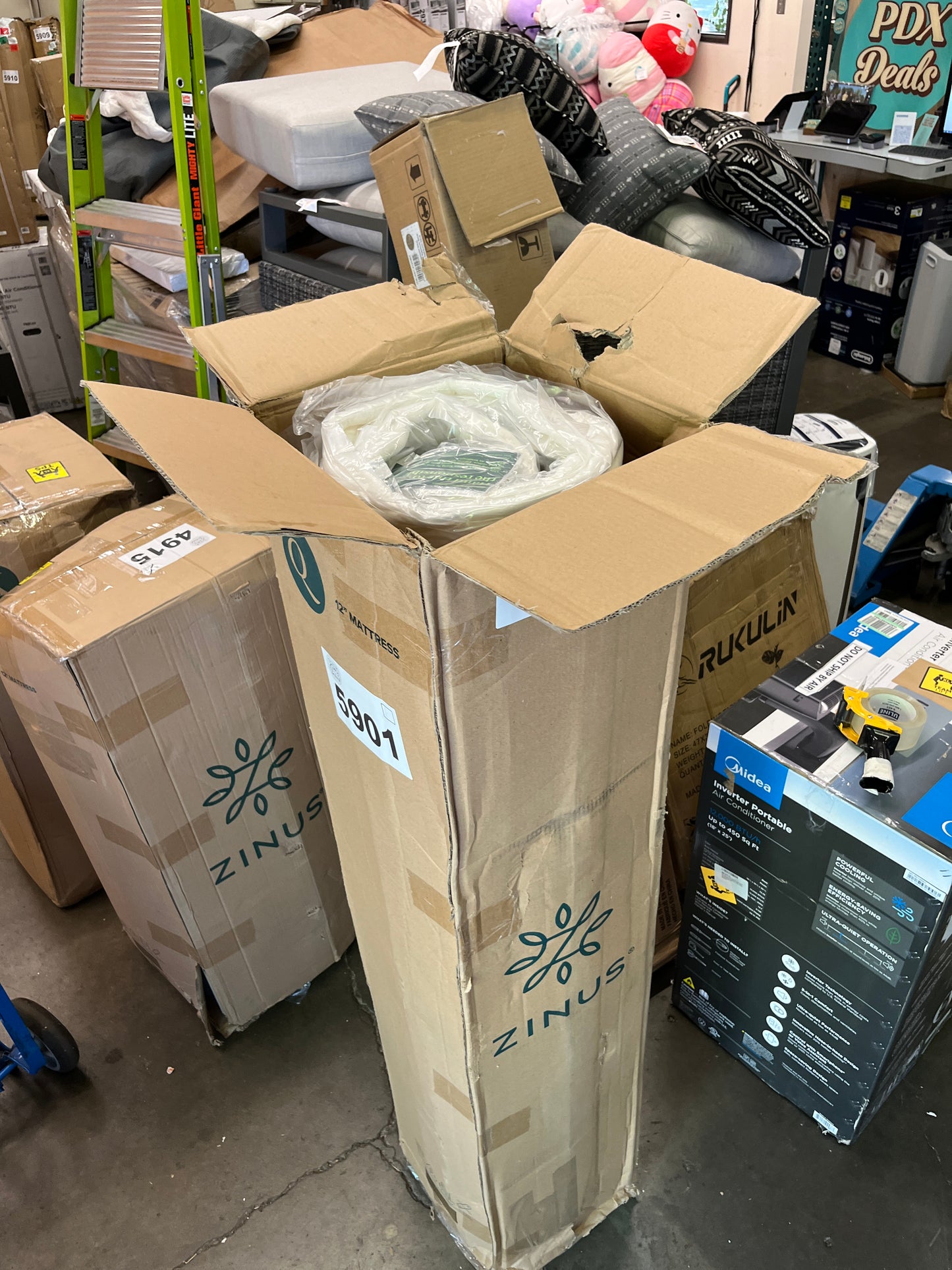 Zinus 12 Inch Foam and Spring Hybrid Mattress [New Version], Queen, Fiberglass Free, Medium Firmness, Durable Support, Certified Safe Foams & Fabric, Mattress in A Box - Retail $299