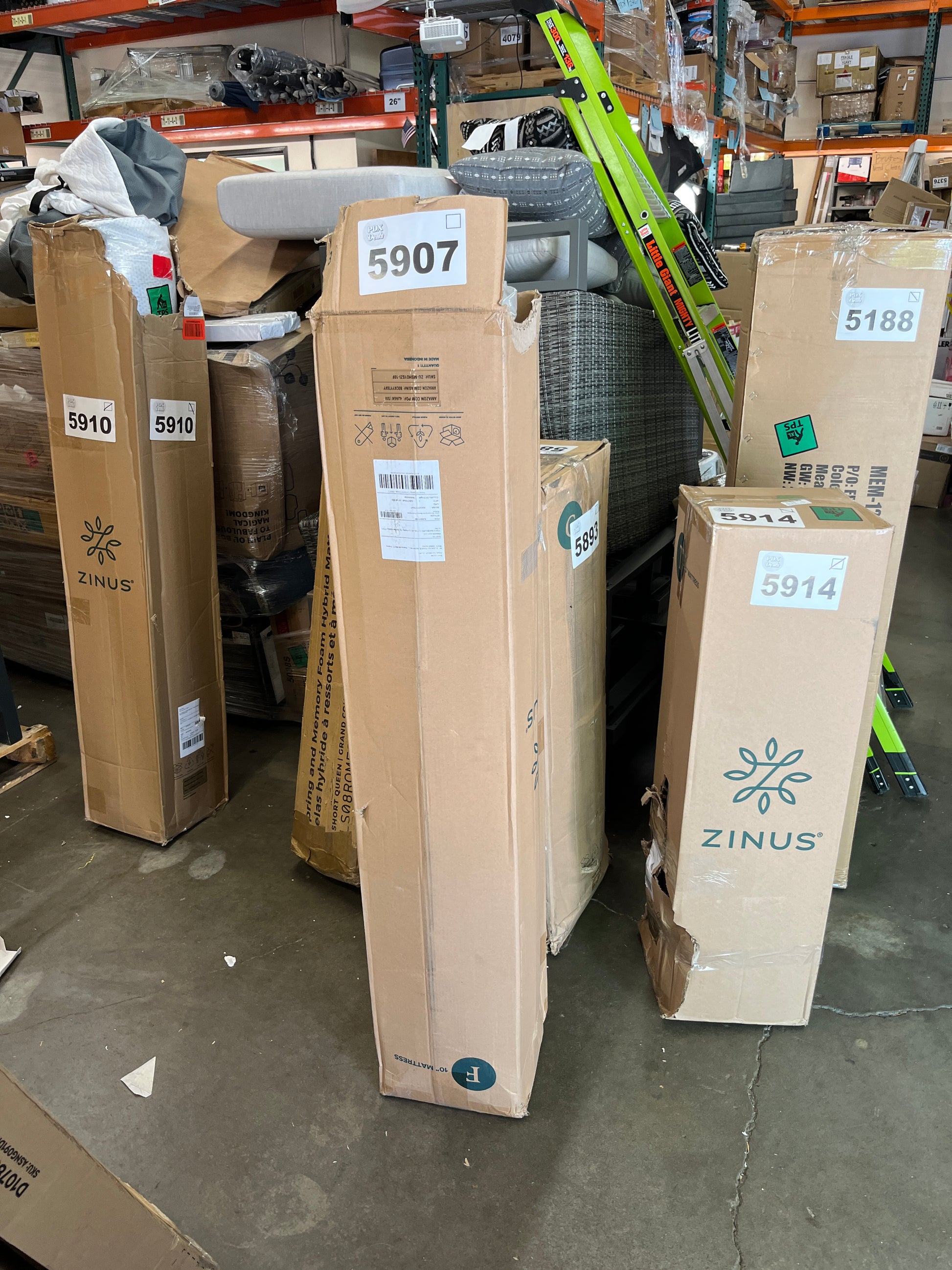 Zinus 10 Inch Comfort Support Hybrid Mattress [New Version], Full, Fiberglass Free, Medium Plush, Motion Isolation, Certified Safe Foams & Fabric, Mattress in A Box - Retail $256