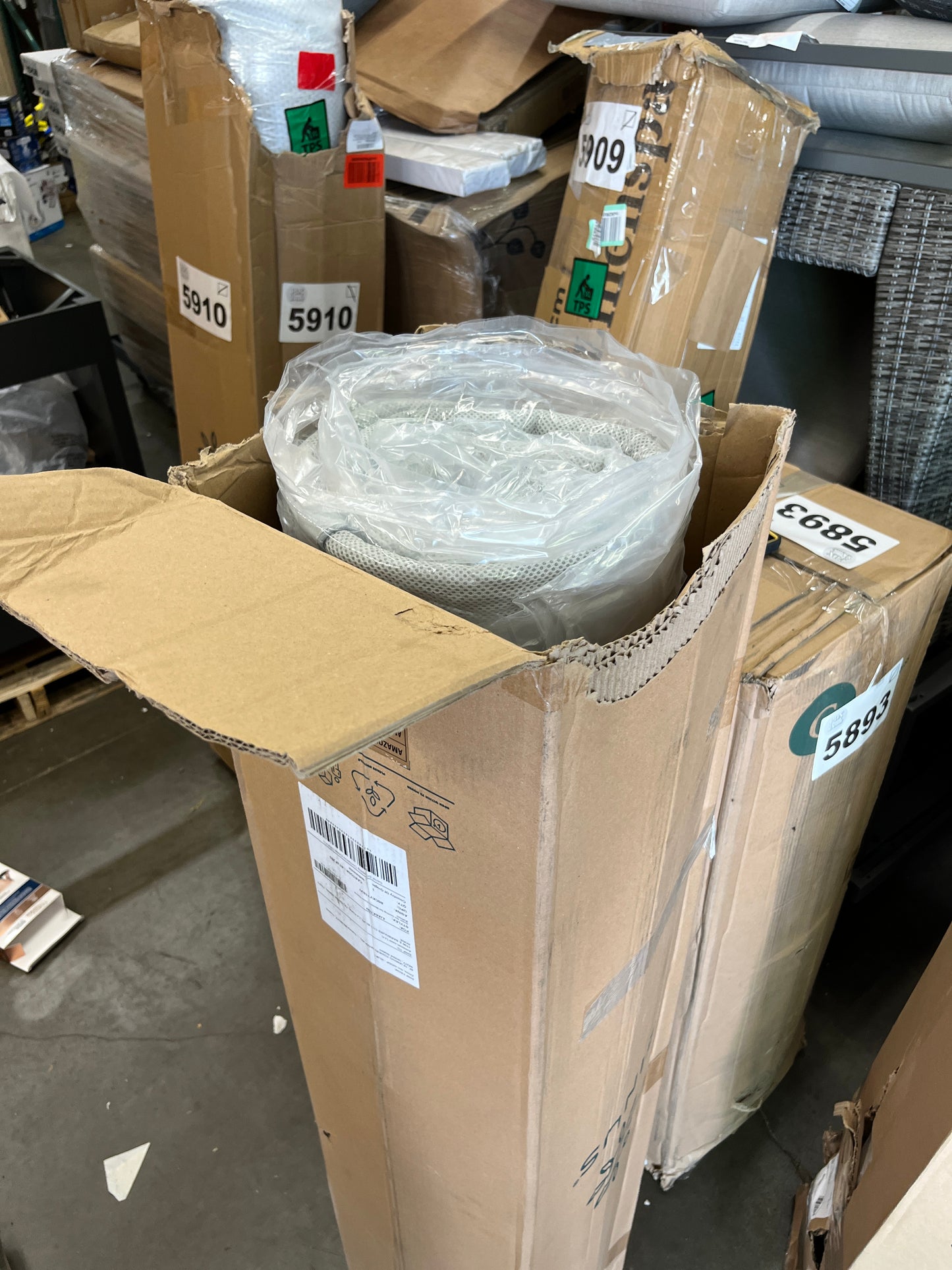 Zinus 10 Inch Comfort Support Hybrid Mattress [New Version], Full, Fiberglass Free, Medium Plush, Motion Isolation, Certified Safe Foams & Fabric, Mattress in A Box - Retail $256