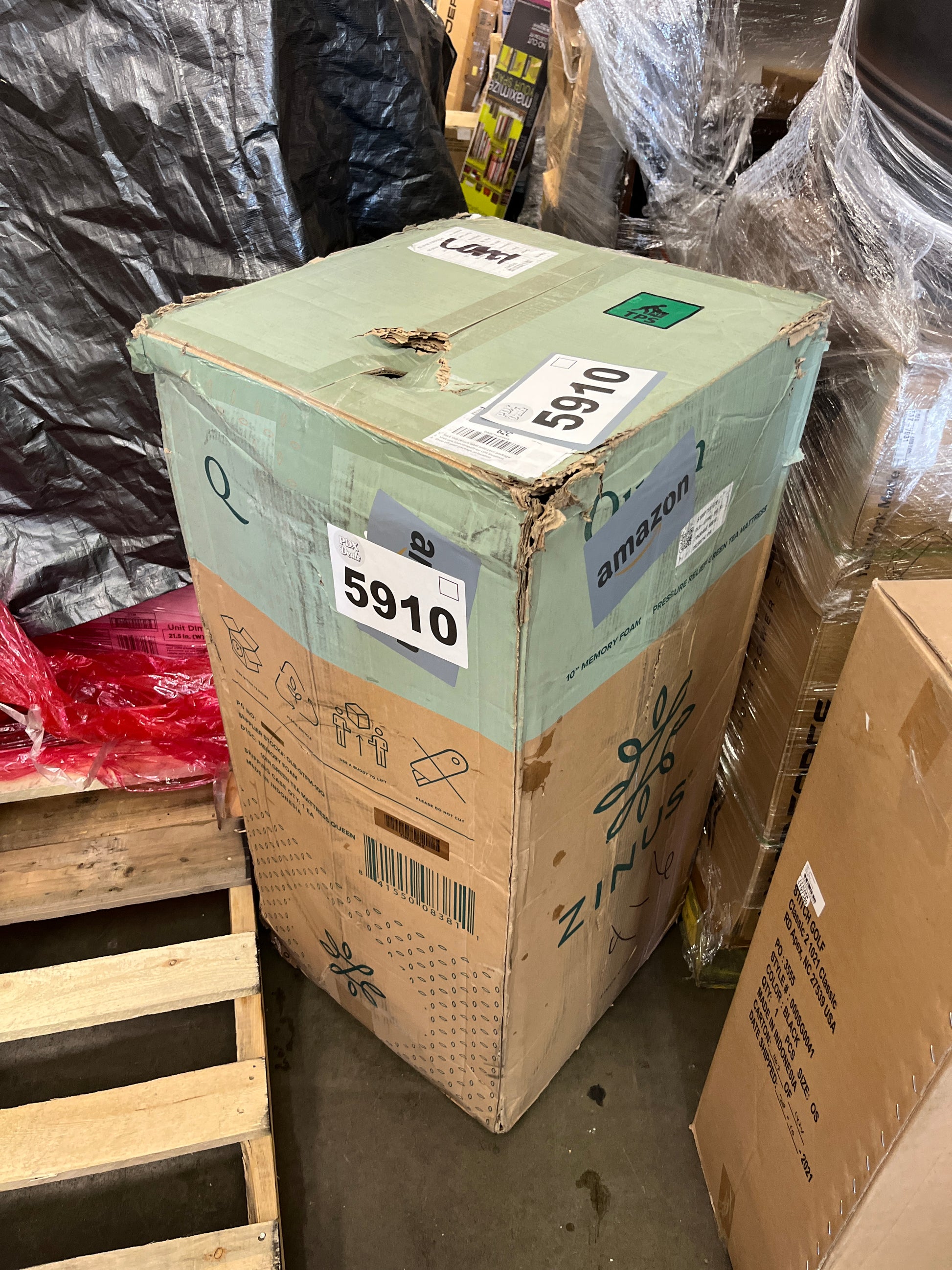 Zinus 10 Inch Green Tea Cooling Memory Foam Mattress [New Version], Queen, Fiberglass Free, Medium Firmness, Cooling Gel Foam, Certified Safe Foams & Fabric, Mattress in A Box - Retail $219