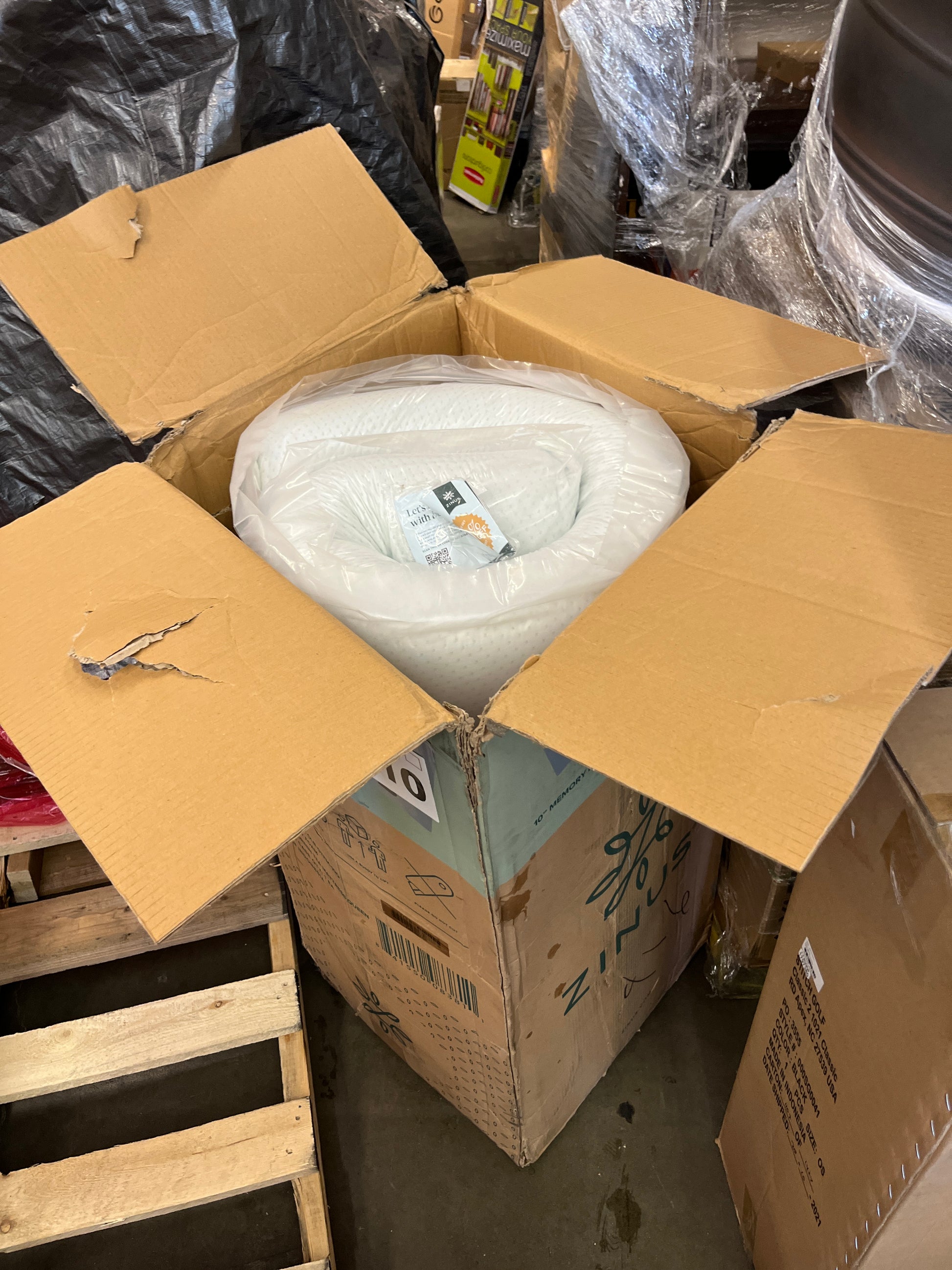 Zinus 10 Inch Green Tea Cooling Memory Foam Mattress [New Version], Queen, Fiberglass Free, Medium Firmness, Cooling Gel Foam, Certified Safe Foams & Fabric, Mattress in A Box - Retail $219