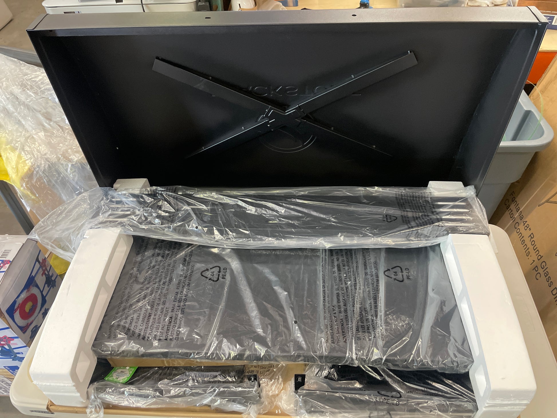 Blackstone 36in. Griddle with Hood & Front Shelf - Retail $469