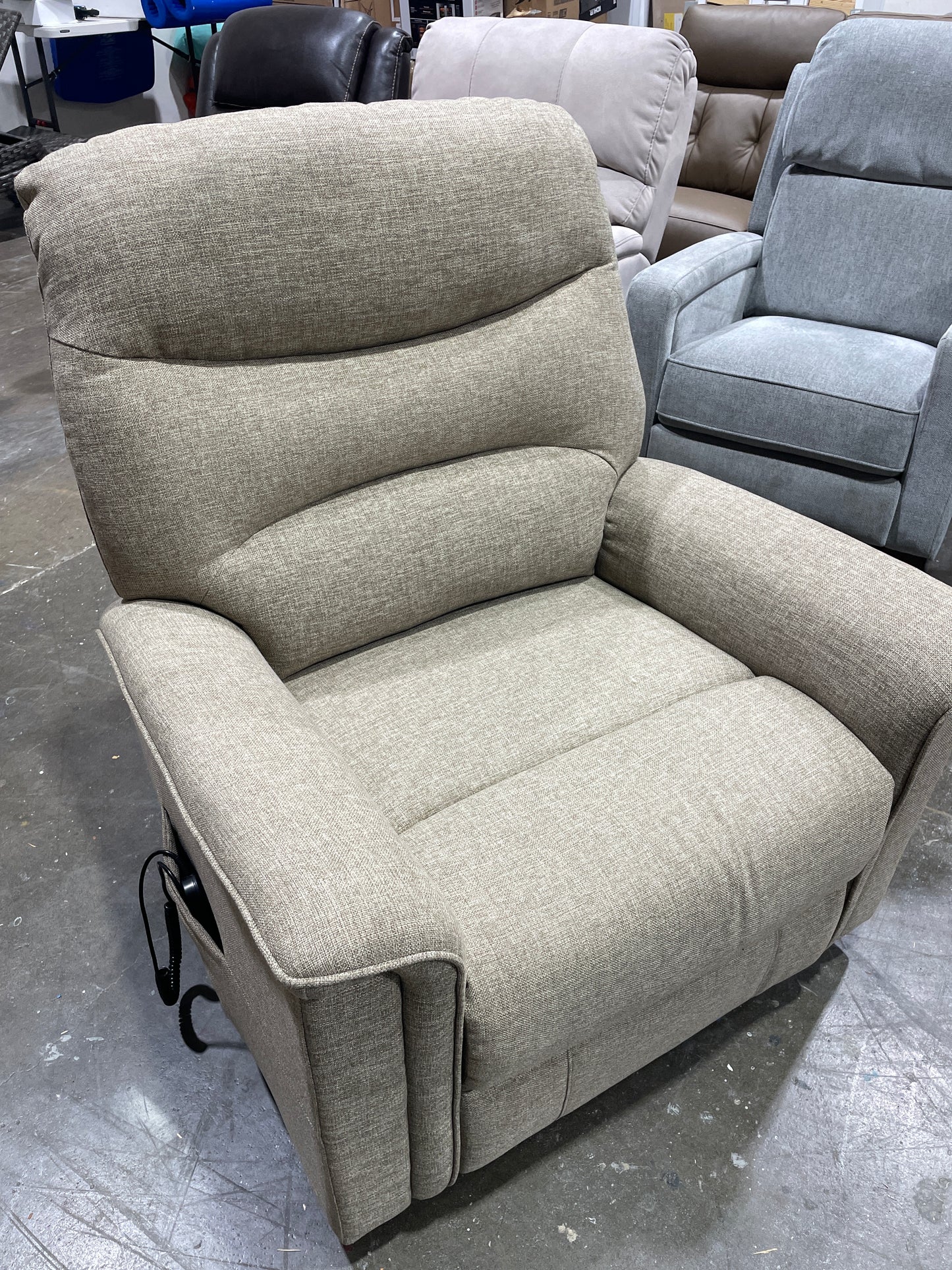 Thomas Fabric Lift Chair