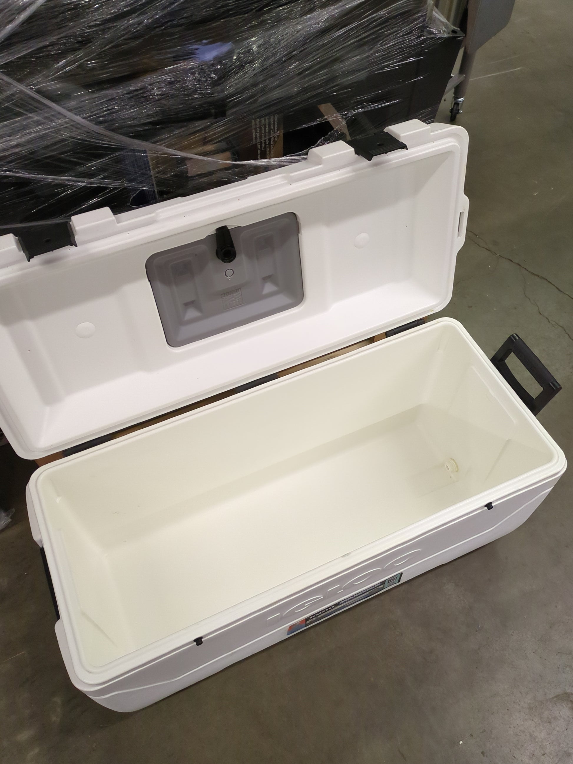IGLOO 165QT COOLER - Retail $99