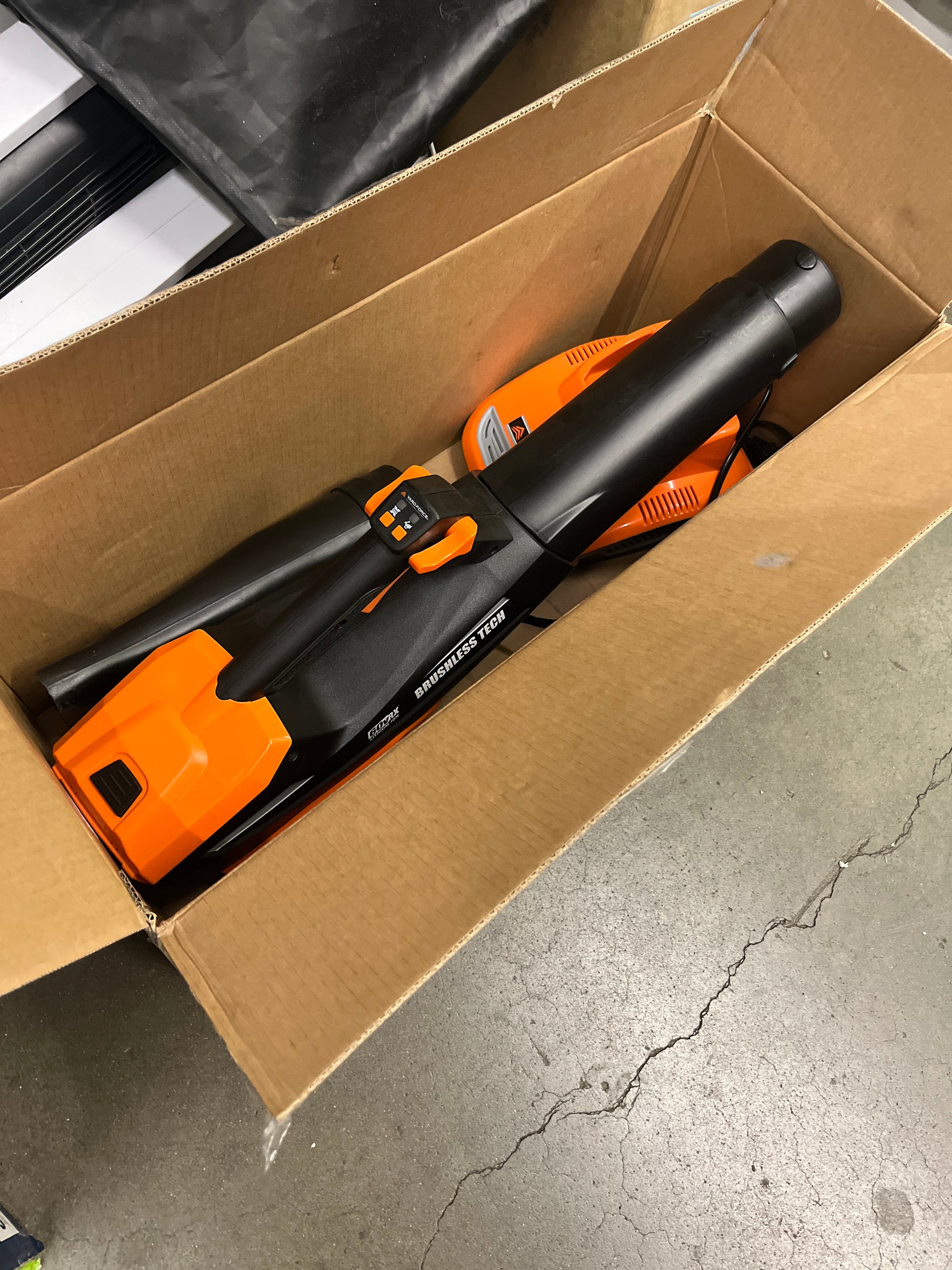60V CORDLESS BLOWER KIT - Retail $179