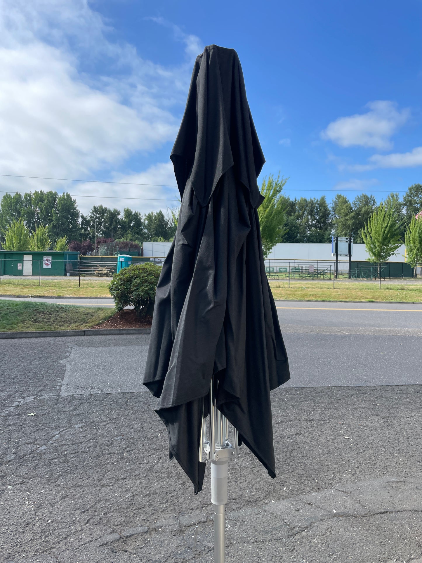 2M 6' MARKET UMBRELLA - Retail $99