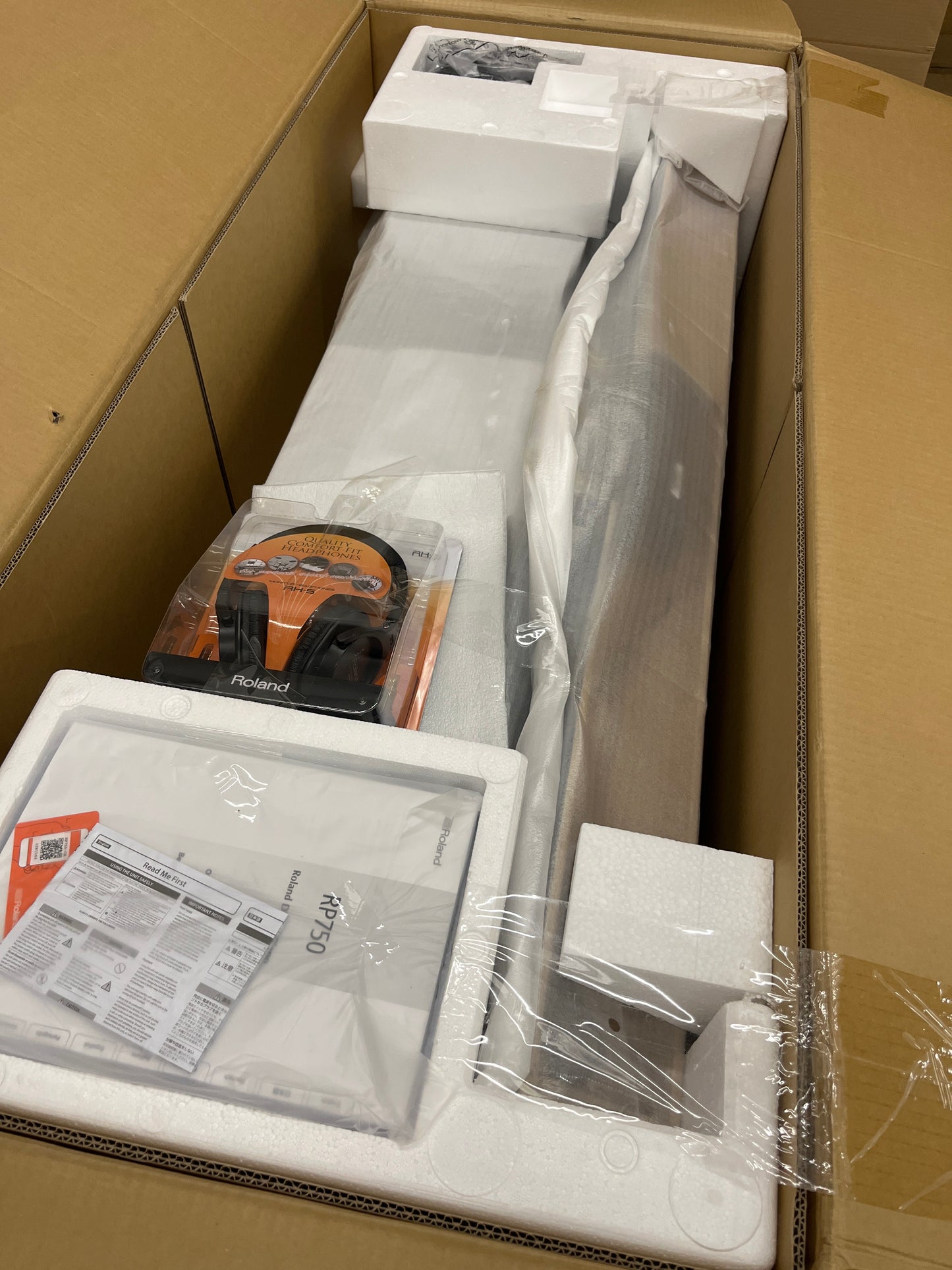 NEW - Roland RP750 Digital Piano Bundle - Retail $1499