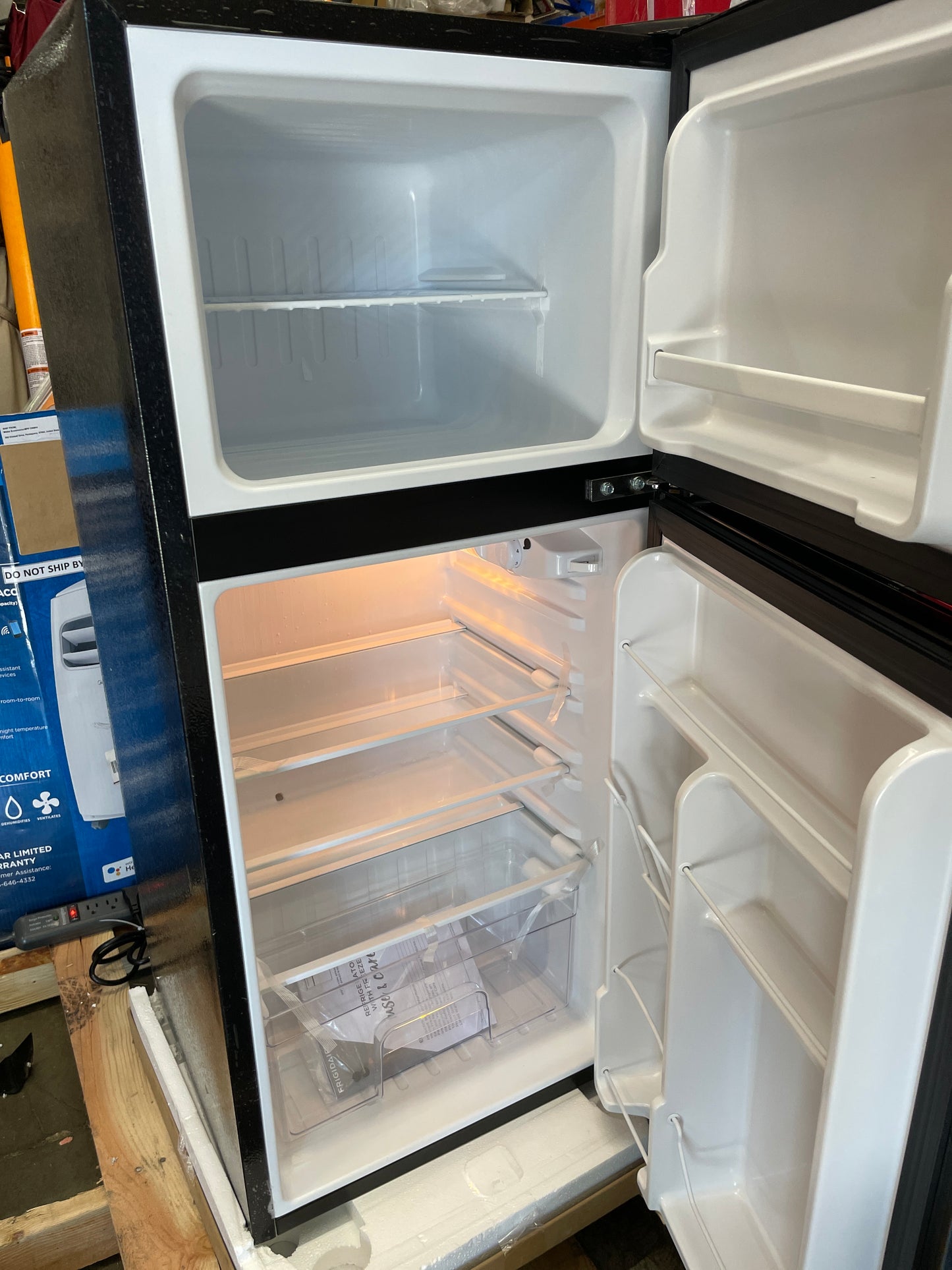 Frigidaire EFR451 2 Door Refrigerator/Freezer, 4.6 cu ft, Platinum Series, Stainless Steel, Double - Retail $359