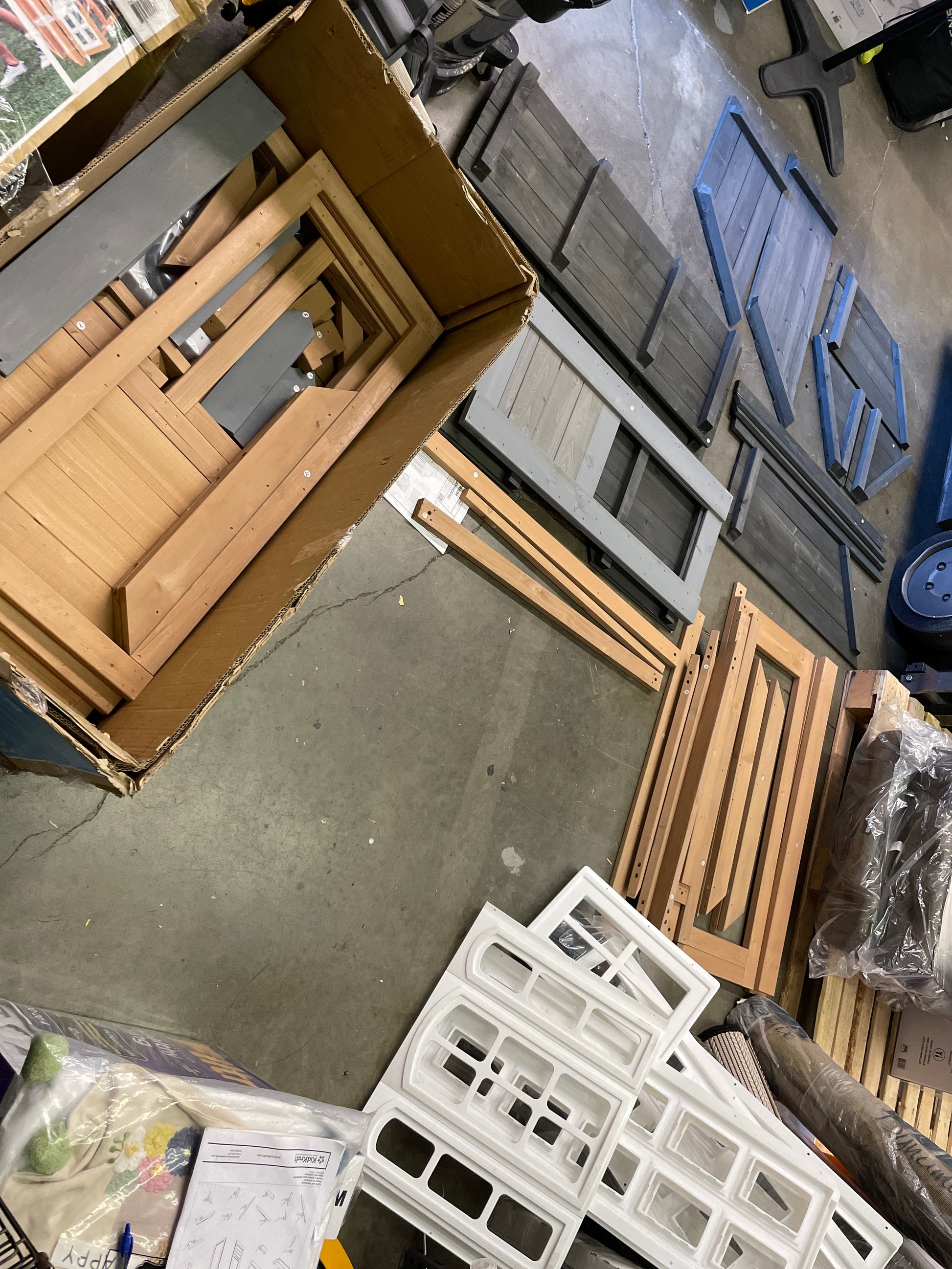 ATRIUM OUTDOOR PLAYHOUSE - Retail $379