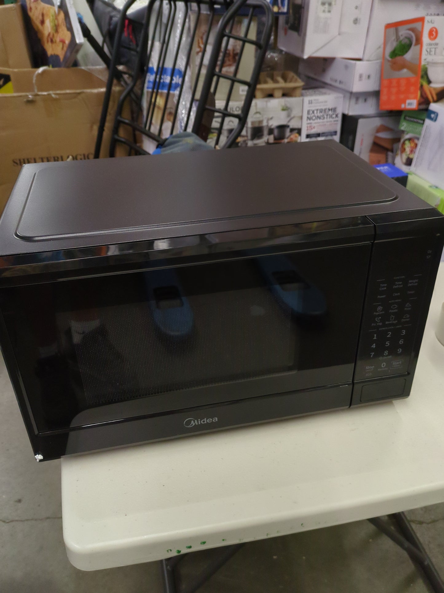 MIDEA .9 CU.FT. MICROWAVE - Retail $69