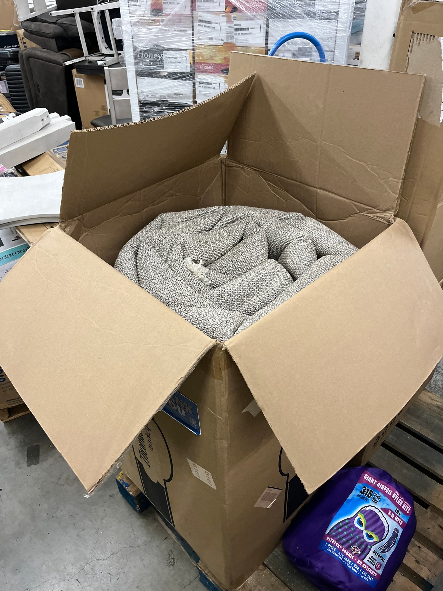 TV SHAG CREAM 9.5X13 - Retail $499