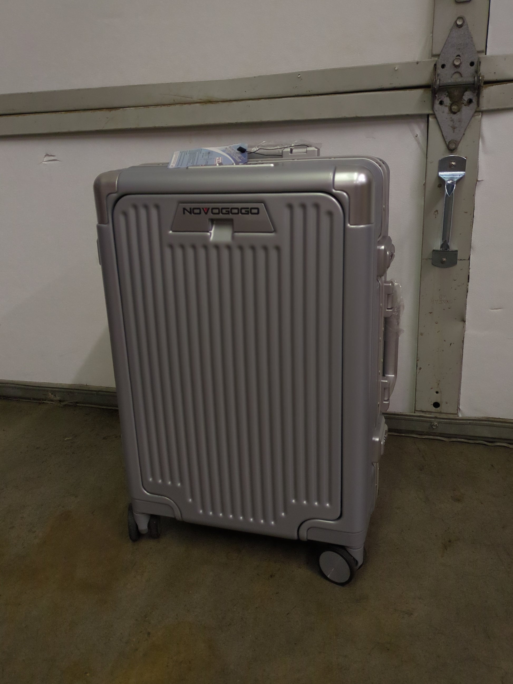 NOVOGOGO CARRY ON - Retail $129