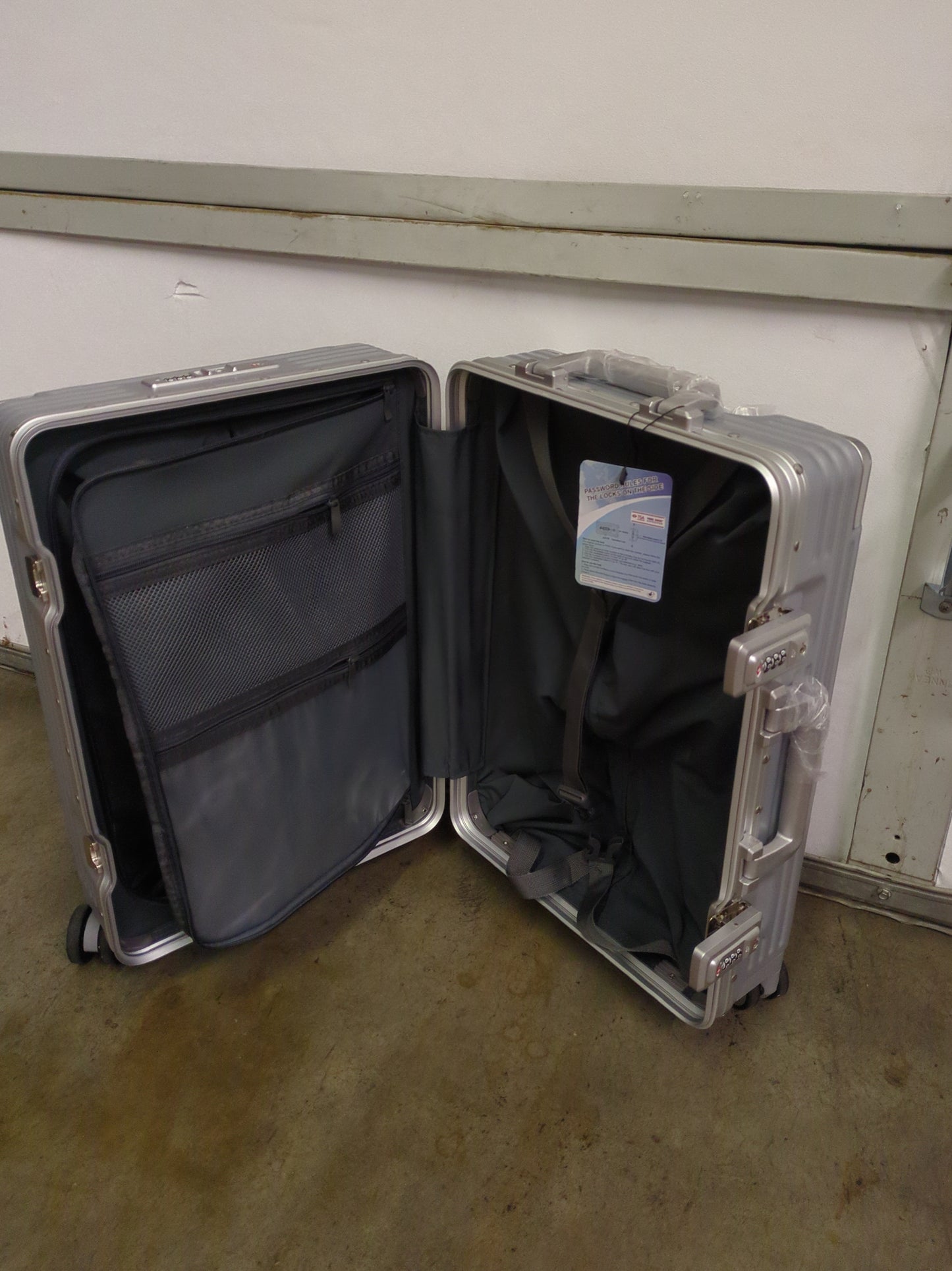 NOVOGOGO CARRY ON - Retail $129