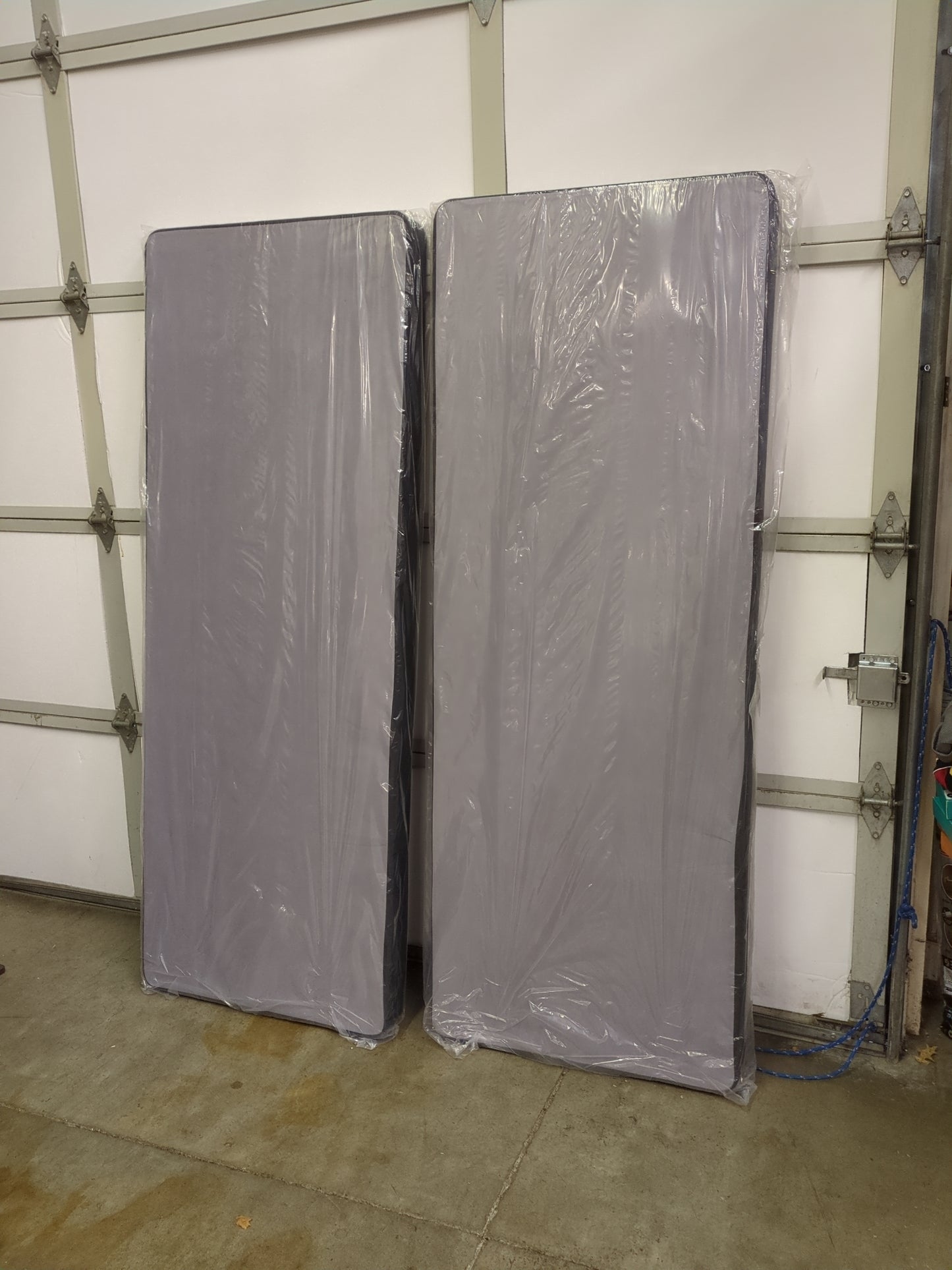 Zutan, 4-Inch Fully Assembled Traditional Foundation, Sturdy Fabric Paneled Strong Split Wooden Frame, Durable Bedding Mattress Box Springs, Queen, Black - Retail $149