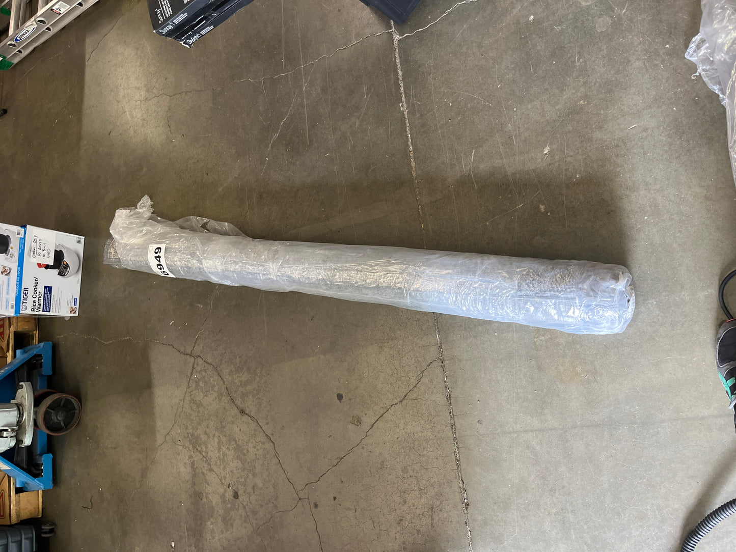 Loloi II Teagan Collection TEA-03 Denim / Pebble 6'-7" x 9'-2", .25" Thick, Area Rug, Soft, Durable, Neutral, Woven, Low Pile, Non-Shedding, Easy Clean, Living Room Rug - Retail $117